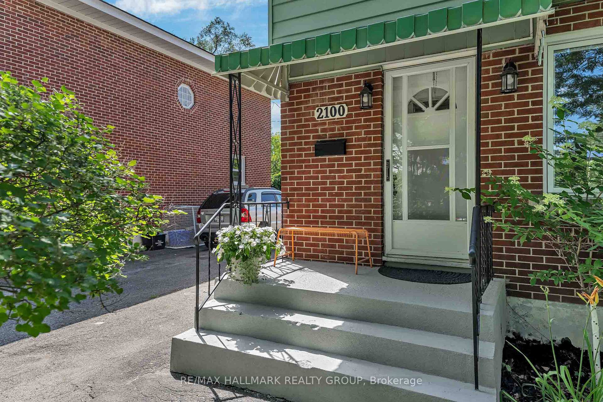 Photo 5 of 2100 Blossom Drive, Ottawa, Applewood Acres — HOMEH