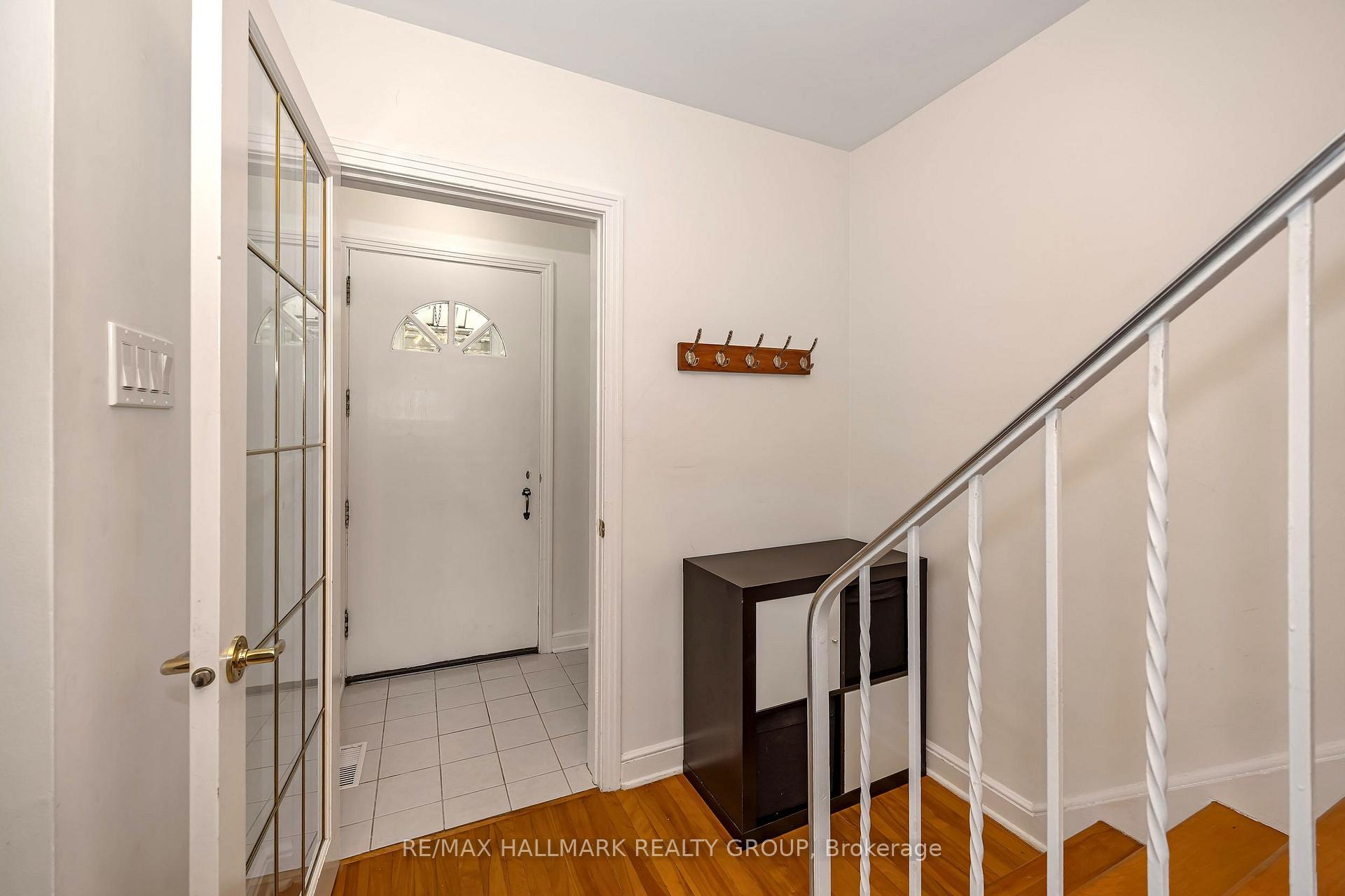 Photo 6 of 2100 Blossom Drive, Ottawa, Applewood Acres — HOMEH