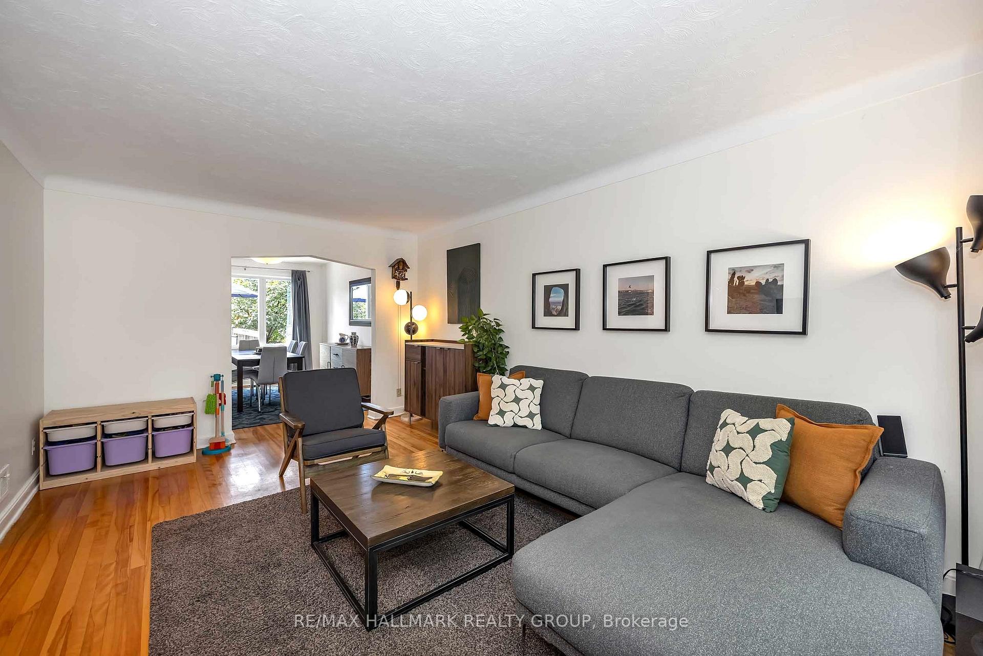 Photo 9 of 2100 Blossom Drive, Ottawa, Applewood Acres — HOMEH