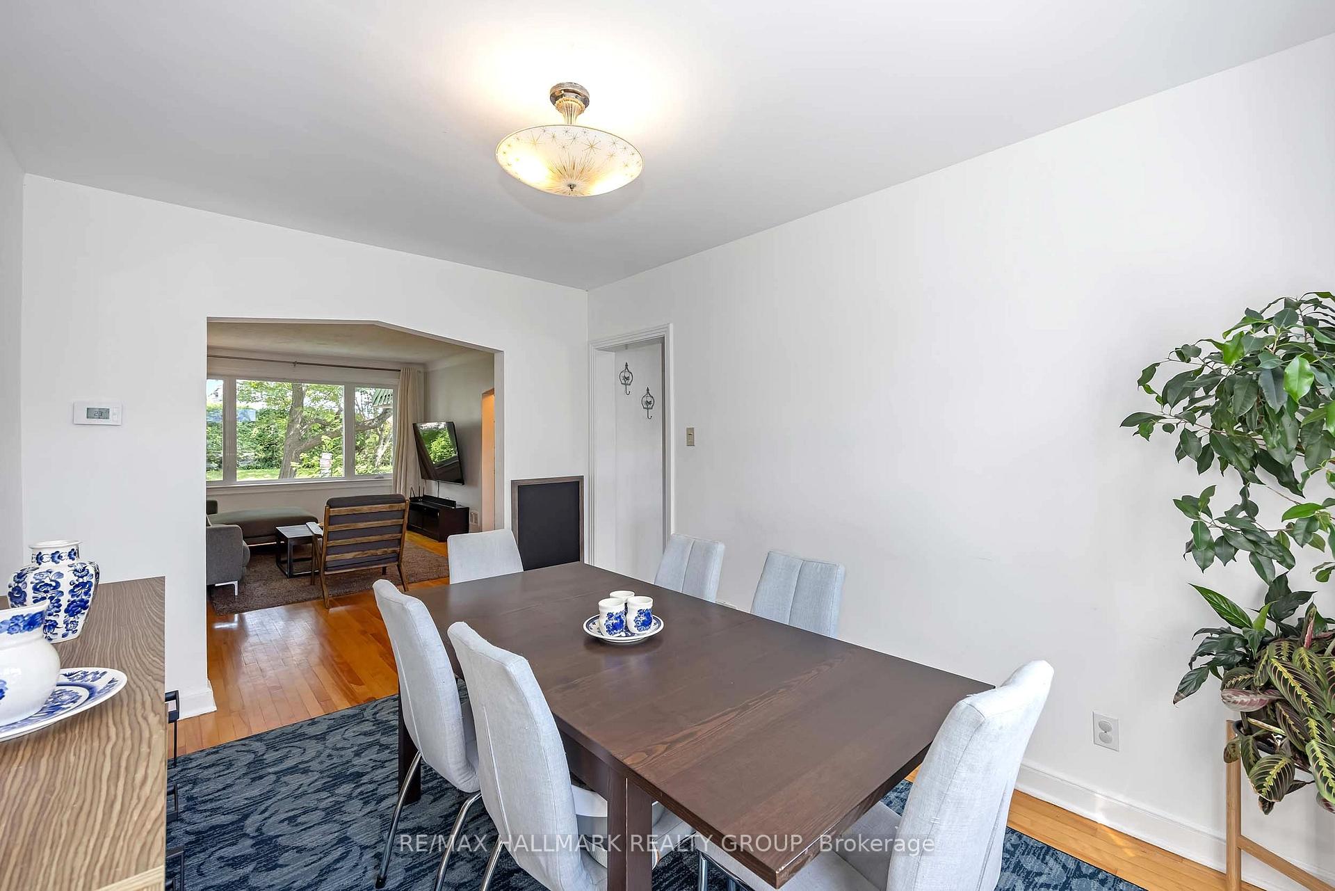 Photo 12 of 2100 Blossom Drive, Ottawa, Applewood Acres — HOMEH