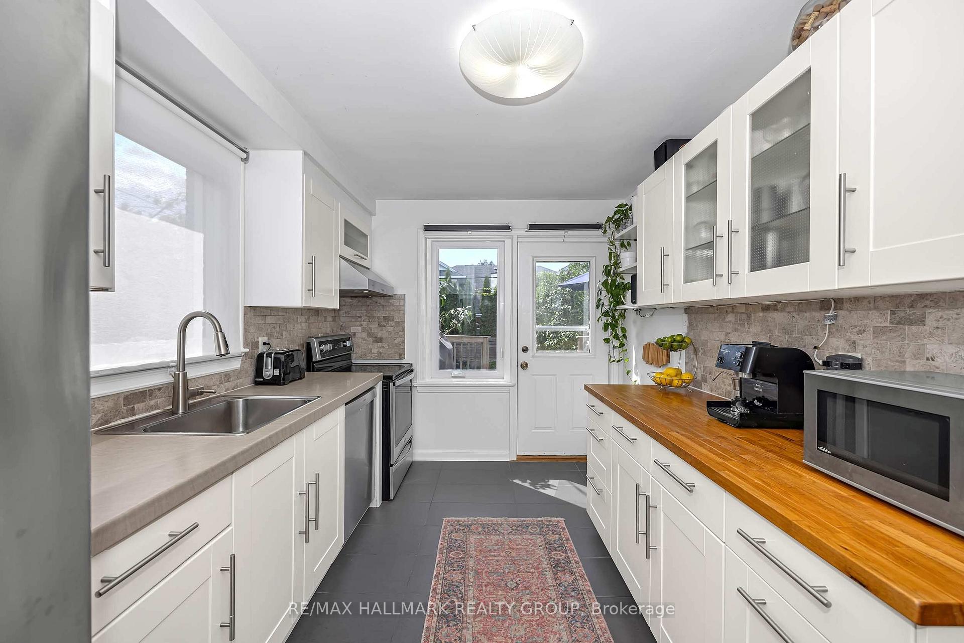 Photo 13 of 2100 Blossom Drive, Ottawa, Applewood Acres — HOMEH