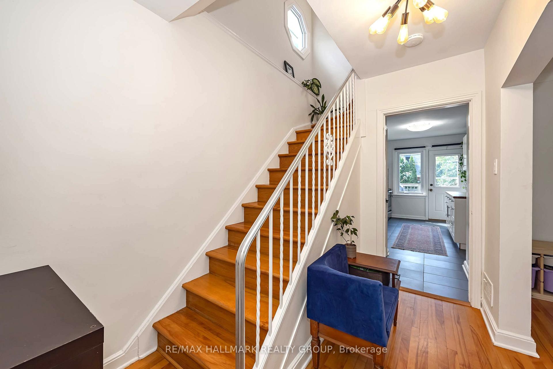 Photo 18 of 2100 Blossom Drive, Ottawa, Applewood Acres — HOMEH