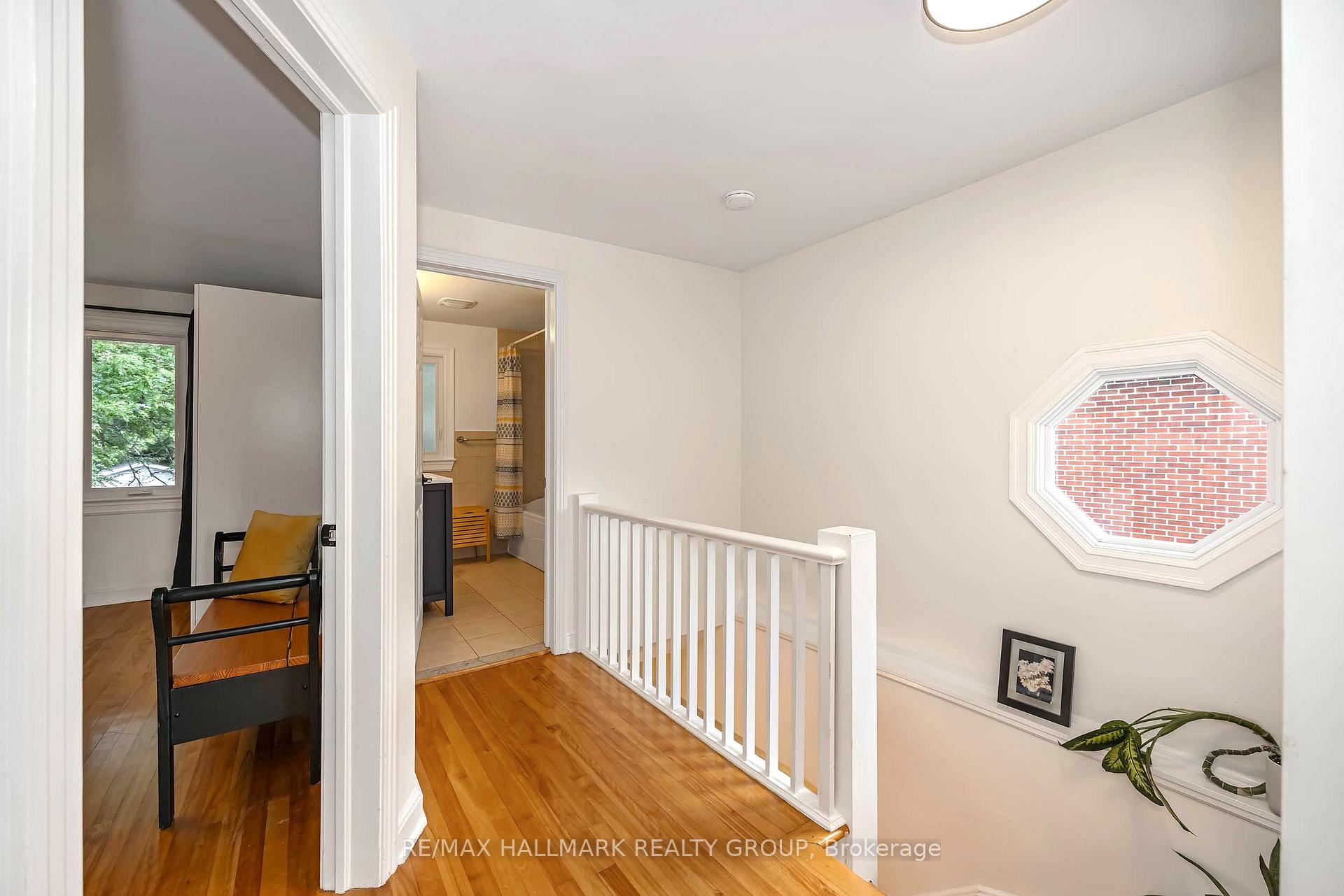 Photo 19 of 2100 Blossom Drive, Ottawa, Applewood Acres — HOMEH
