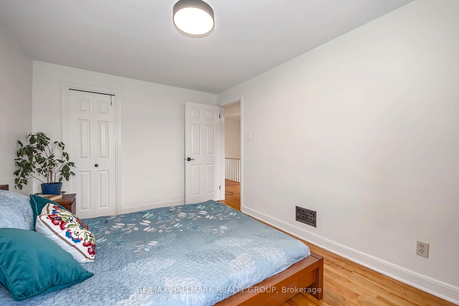 Photo 24 of 2100 Blossom Drive, Ottawa, Applewood Acres — HOMEH