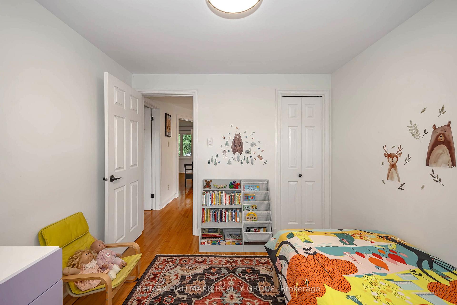 Photo 26 of 2100 Blossom Drive, Ottawa, Applewood Acres — HOMEH