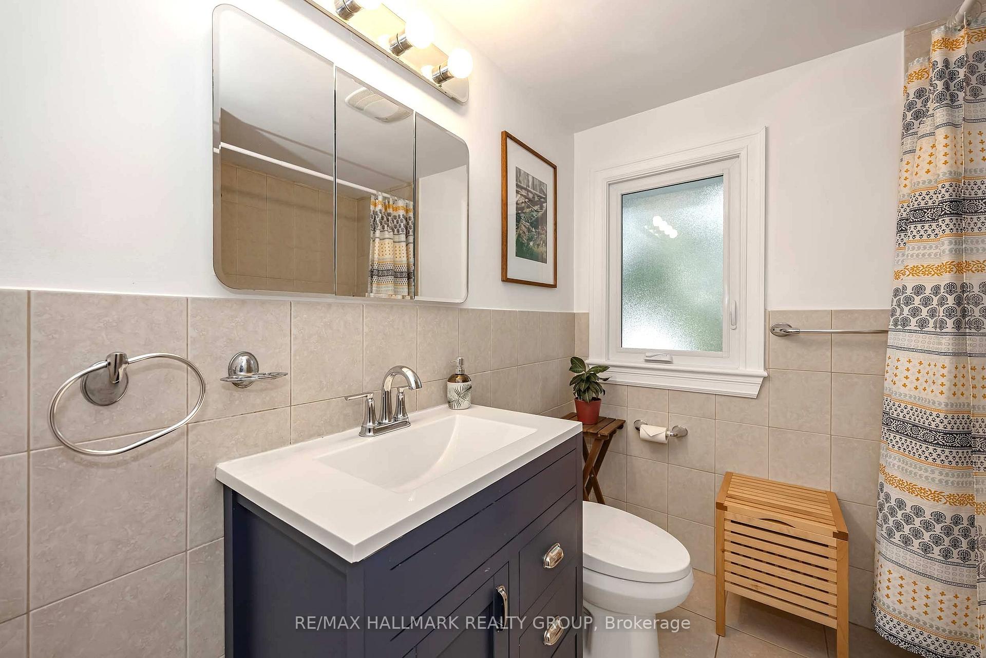 Photo 27 of 2100 Blossom Drive, Ottawa, Applewood Acres — HOMEH