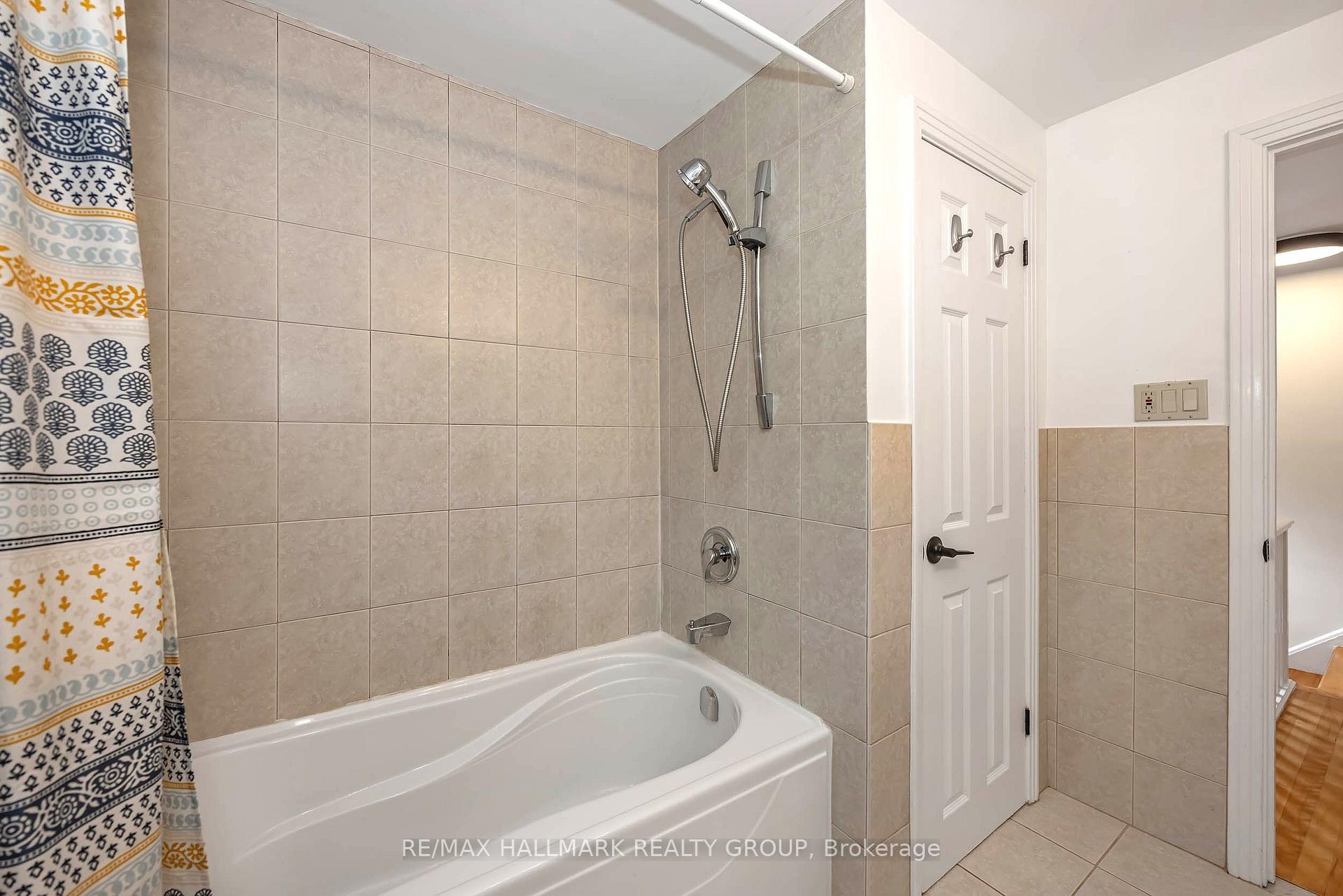 Photo 28 of 2100 Blossom Drive, Ottawa, Applewood Acres — HOMEH