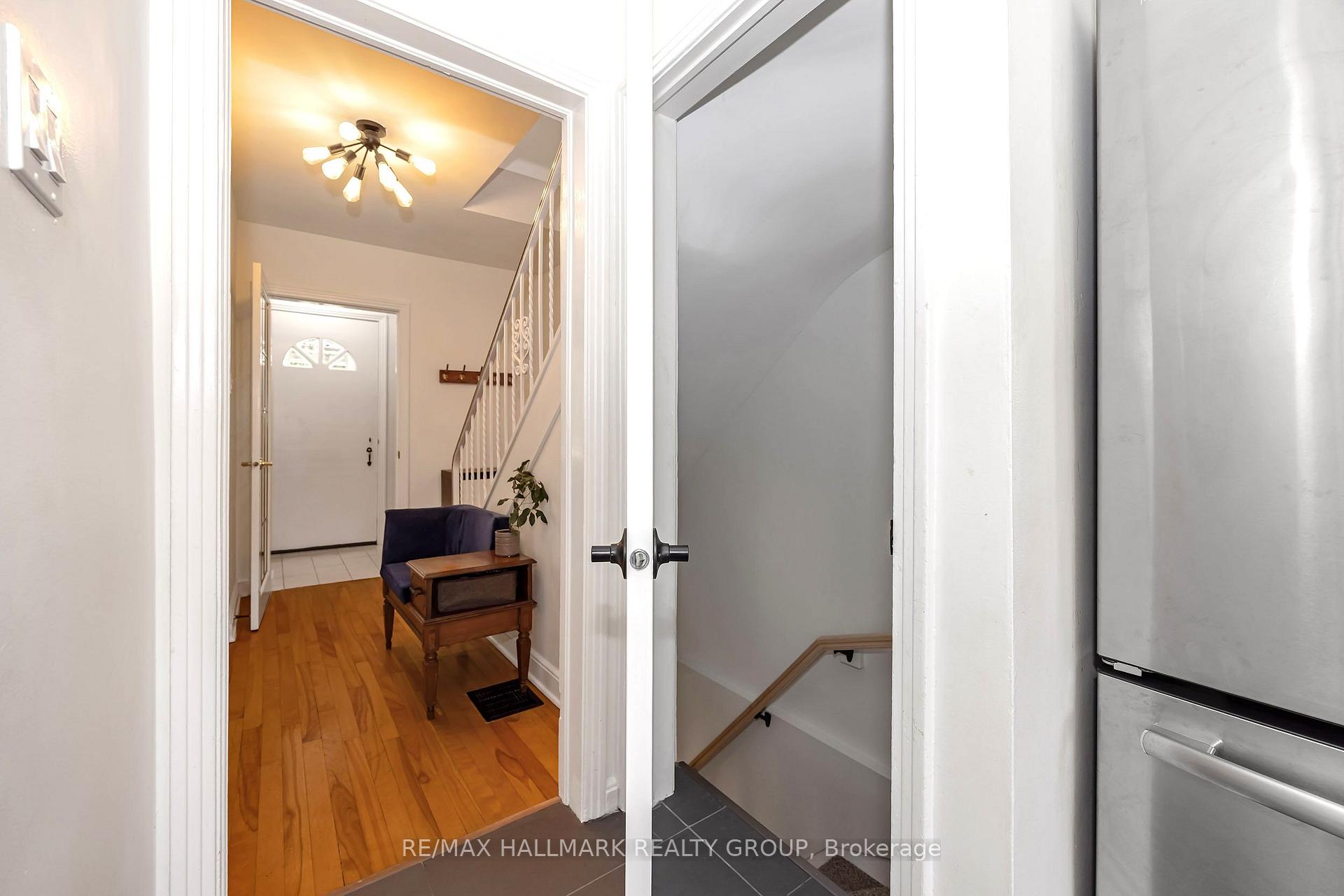 Photo 29 of 2100 Blossom Drive, Ottawa, Applewood Acres — HOMEH