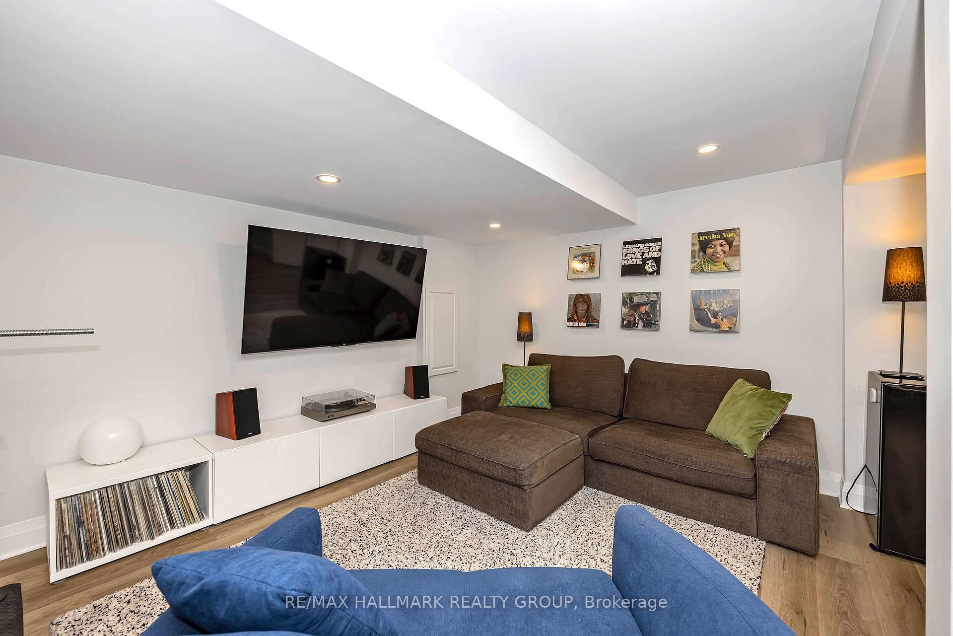Photo 31 of 2100 Blossom Drive, Ottawa, Applewood Acres — HOMEH