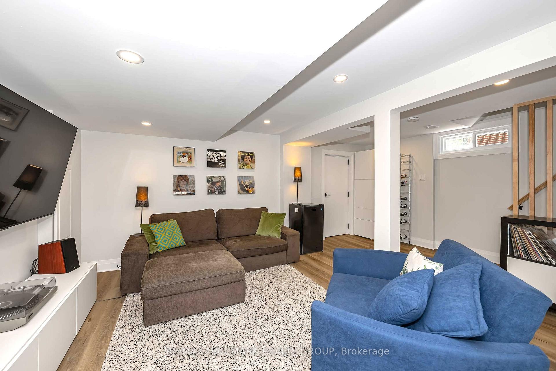 Photo 32 of 2100 Blossom Drive, Ottawa, Applewood Acres — HOMEH