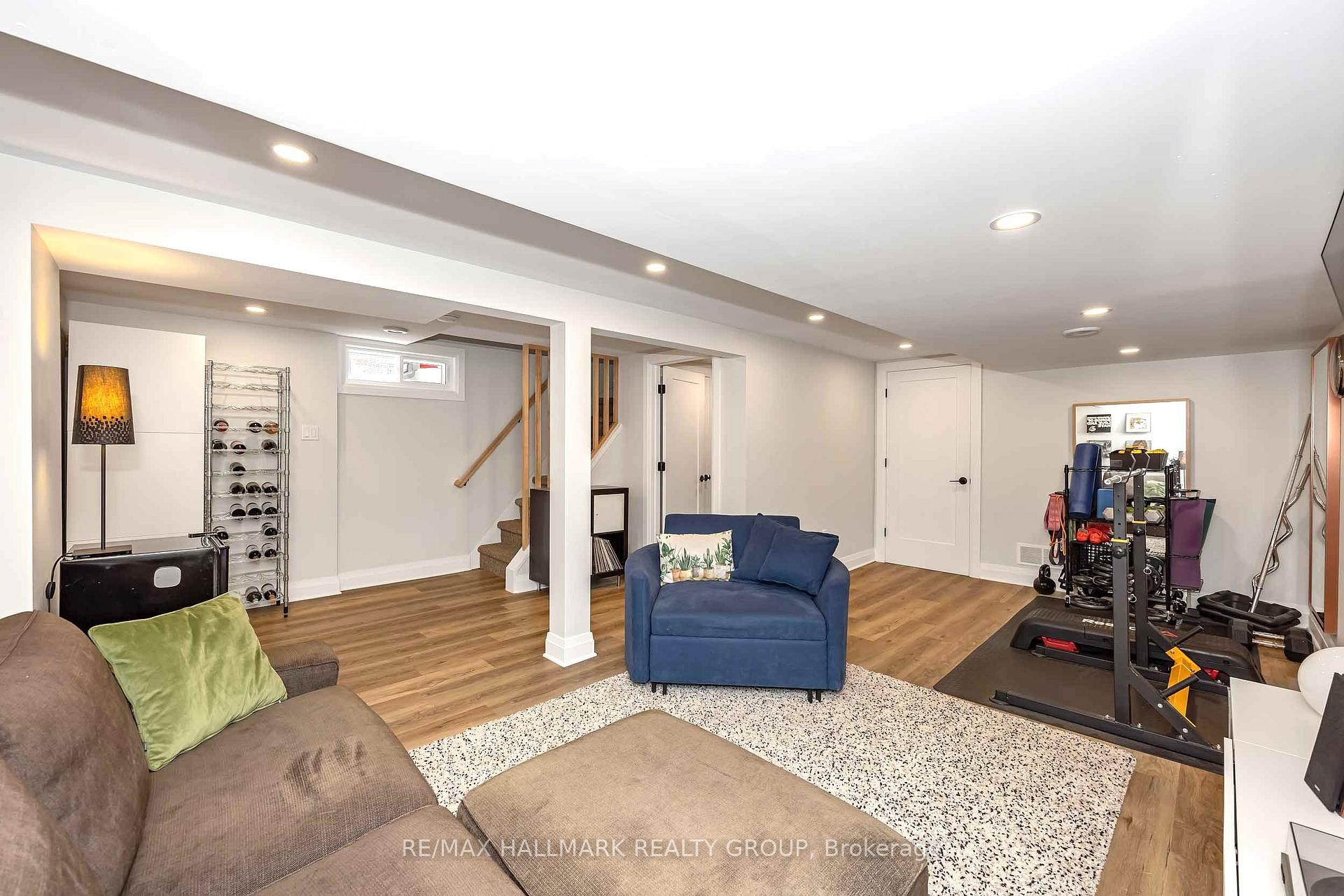 Photo 33 of 2100 Blossom Drive, Ottawa, Applewood Acres — HOMEH