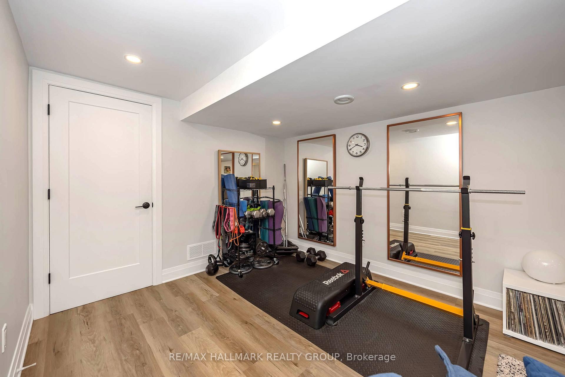 Photo 34 of 2100 Blossom Drive, Ottawa, Applewood Acres — HOMEH