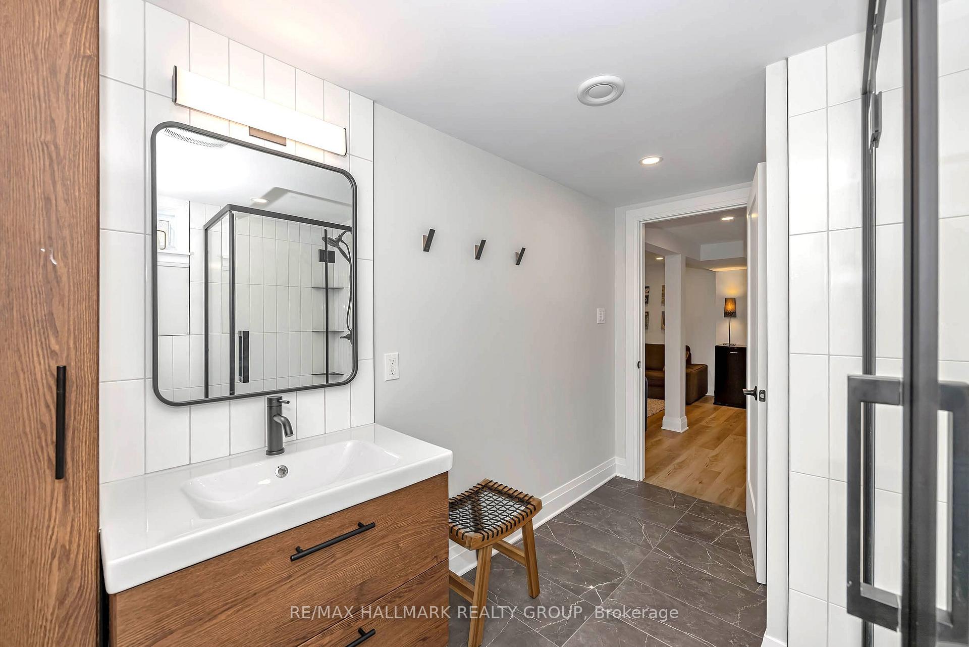 Photo 36 of 2100 Blossom Drive, Ottawa, Applewood Acres — HOMEH