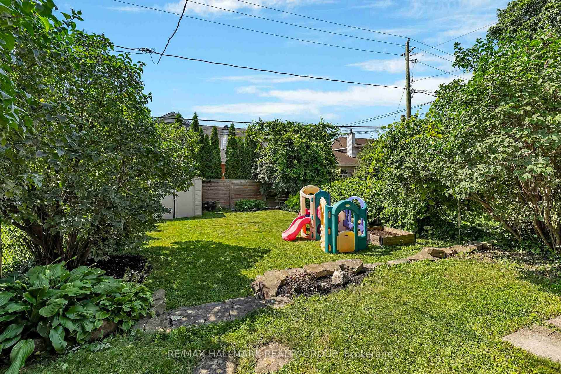 Photo 41 of 2100 Blossom Drive, Ottawa, Applewood Acres — HOMEH