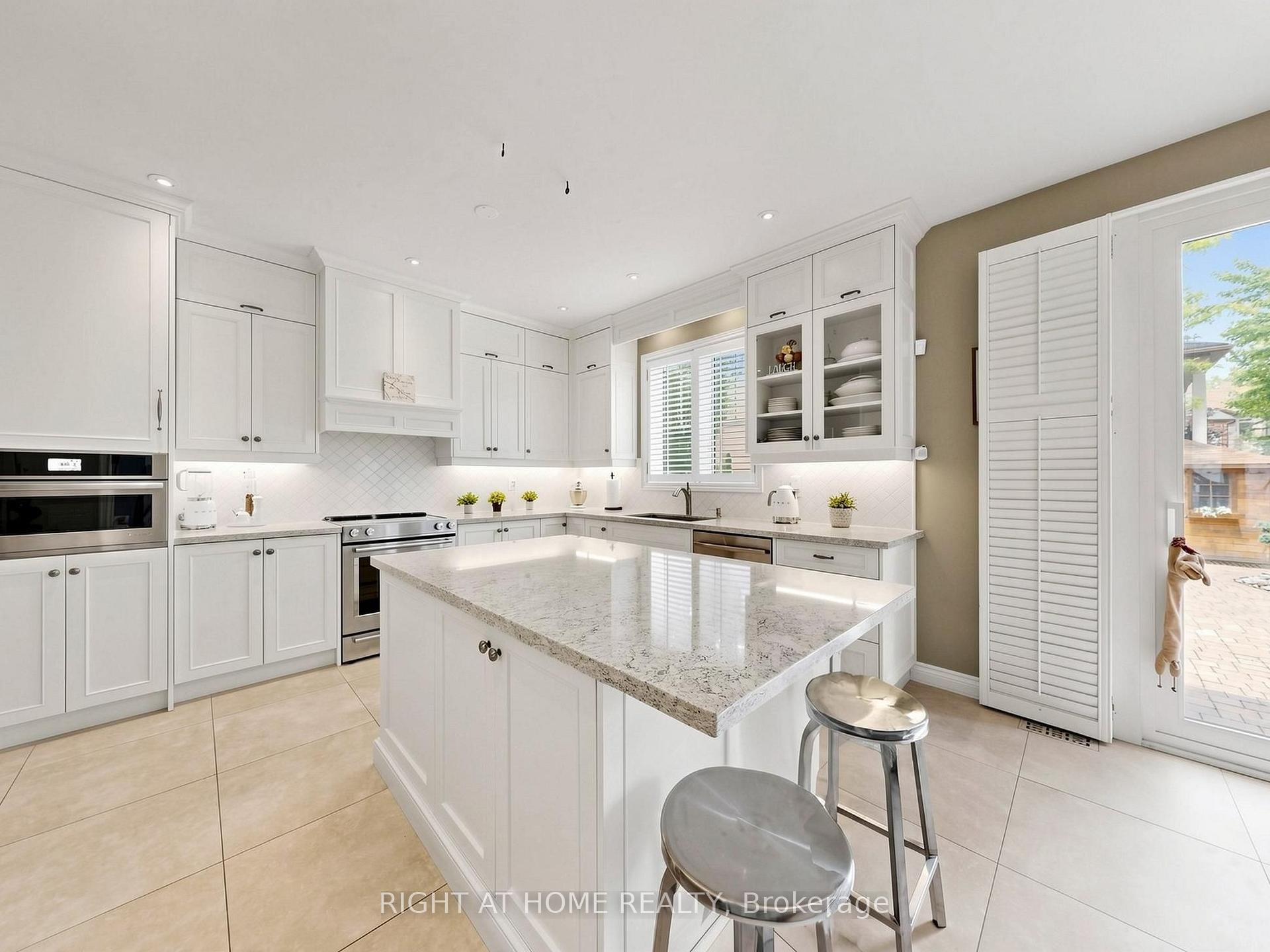 Photo 35 of 32 Lake Forest Drive, Richmond Hill, Jefferson — HOMEH