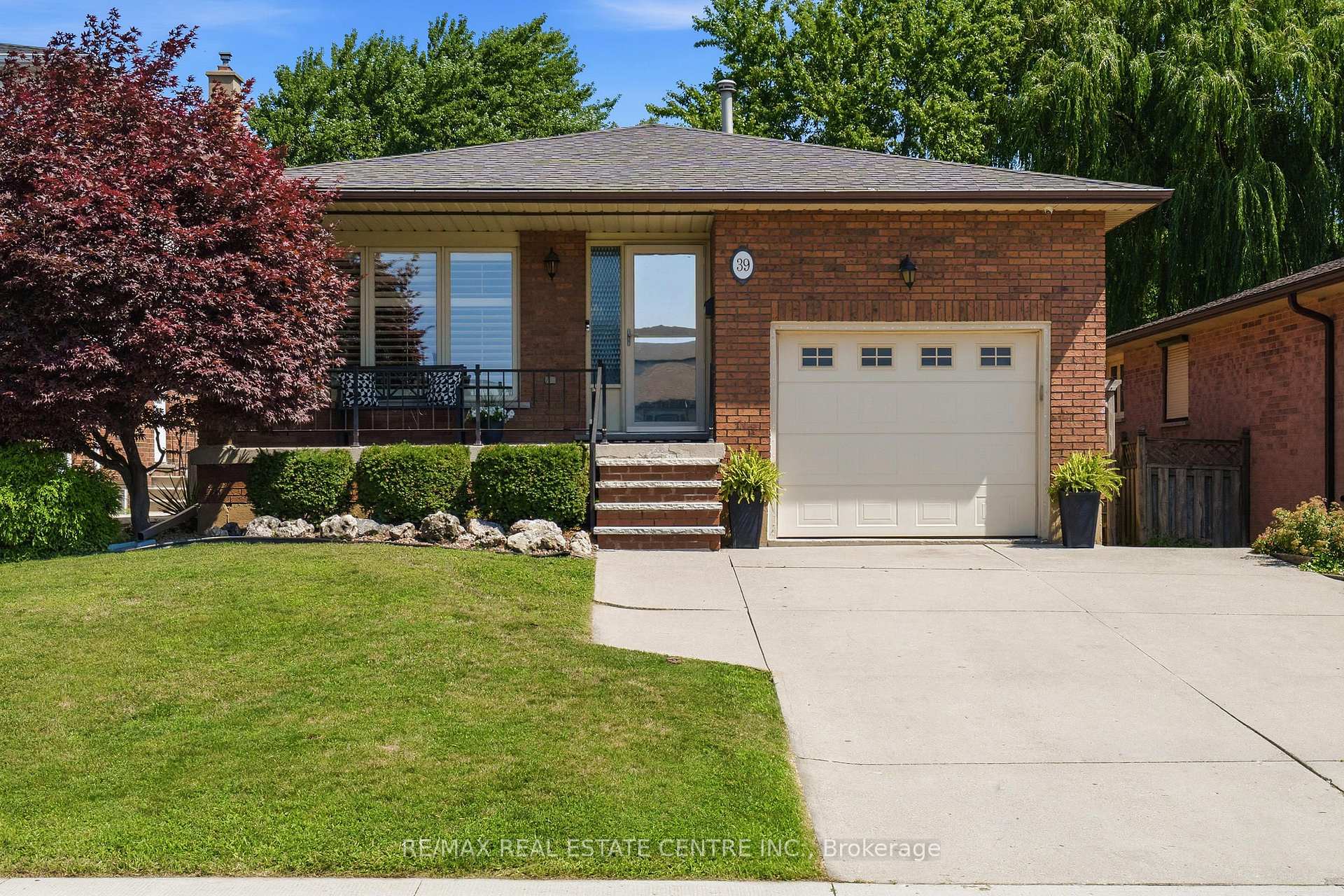 Photo 1 of 39 Trenholme Crescent, Hamilton, Trenholme — HOMEH