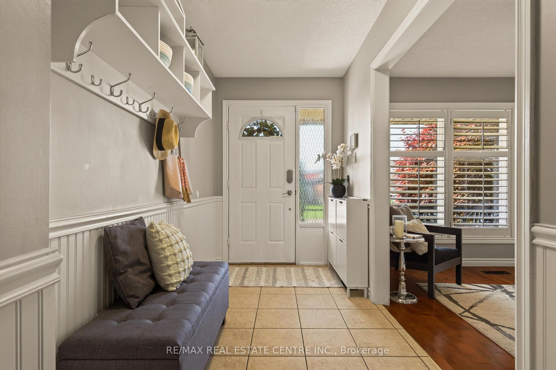 Photo 3 of 39 Trenholme Crescent, Hamilton, Trenholme — HOMEH