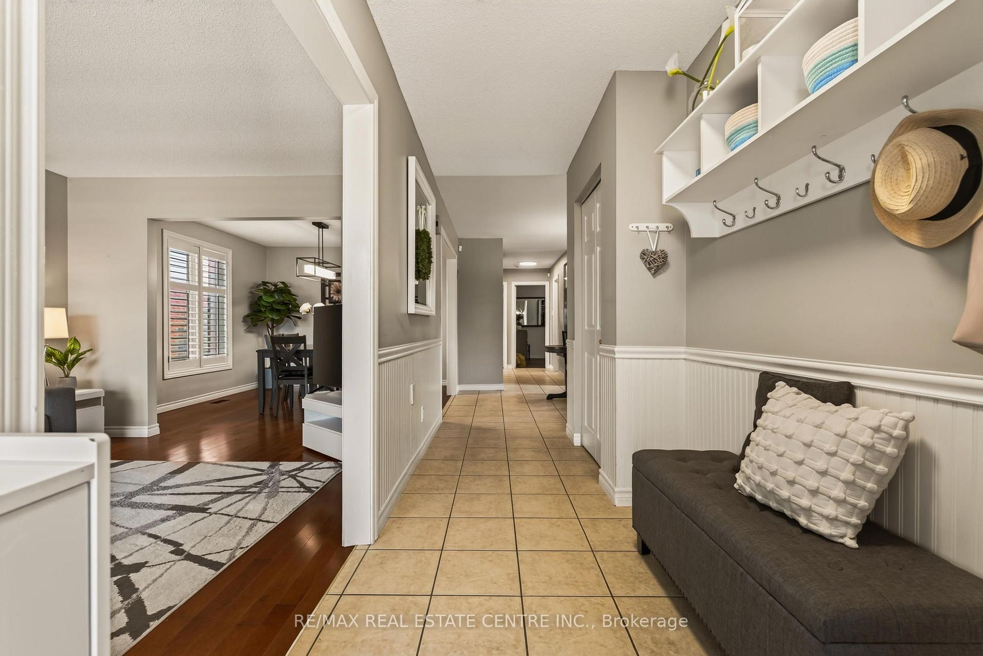 Photo 4 of 39 Trenholme Crescent, Hamilton, Trenholme — HOMEH