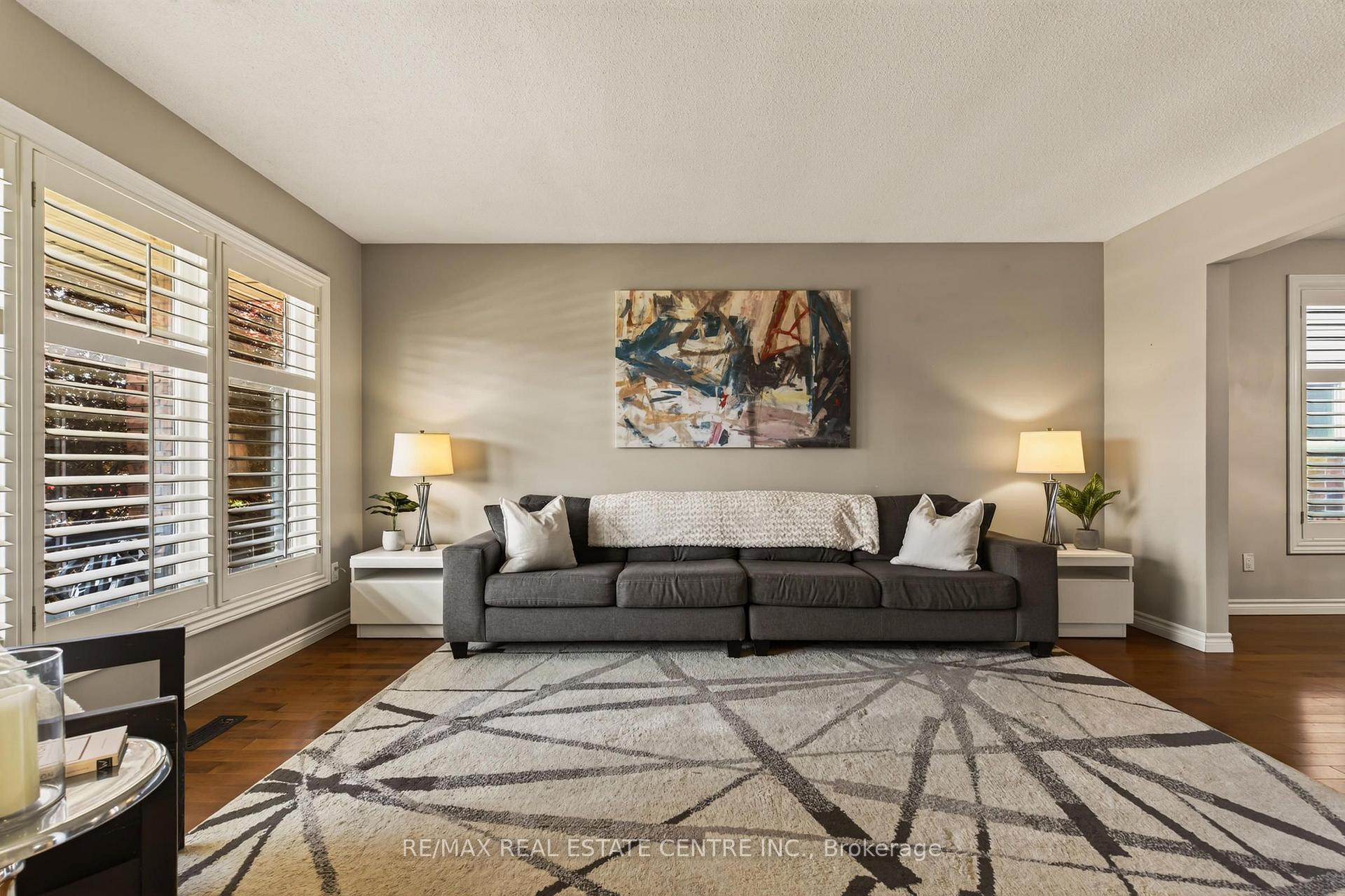 Photo 5 of 39 Trenholme Crescent, Hamilton, Trenholme — HOMEH