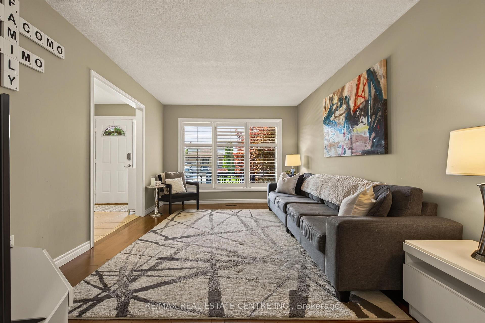 Photo 6 of 39 Trenholme Crescent, Hamilton, Trenholme — HOMEH