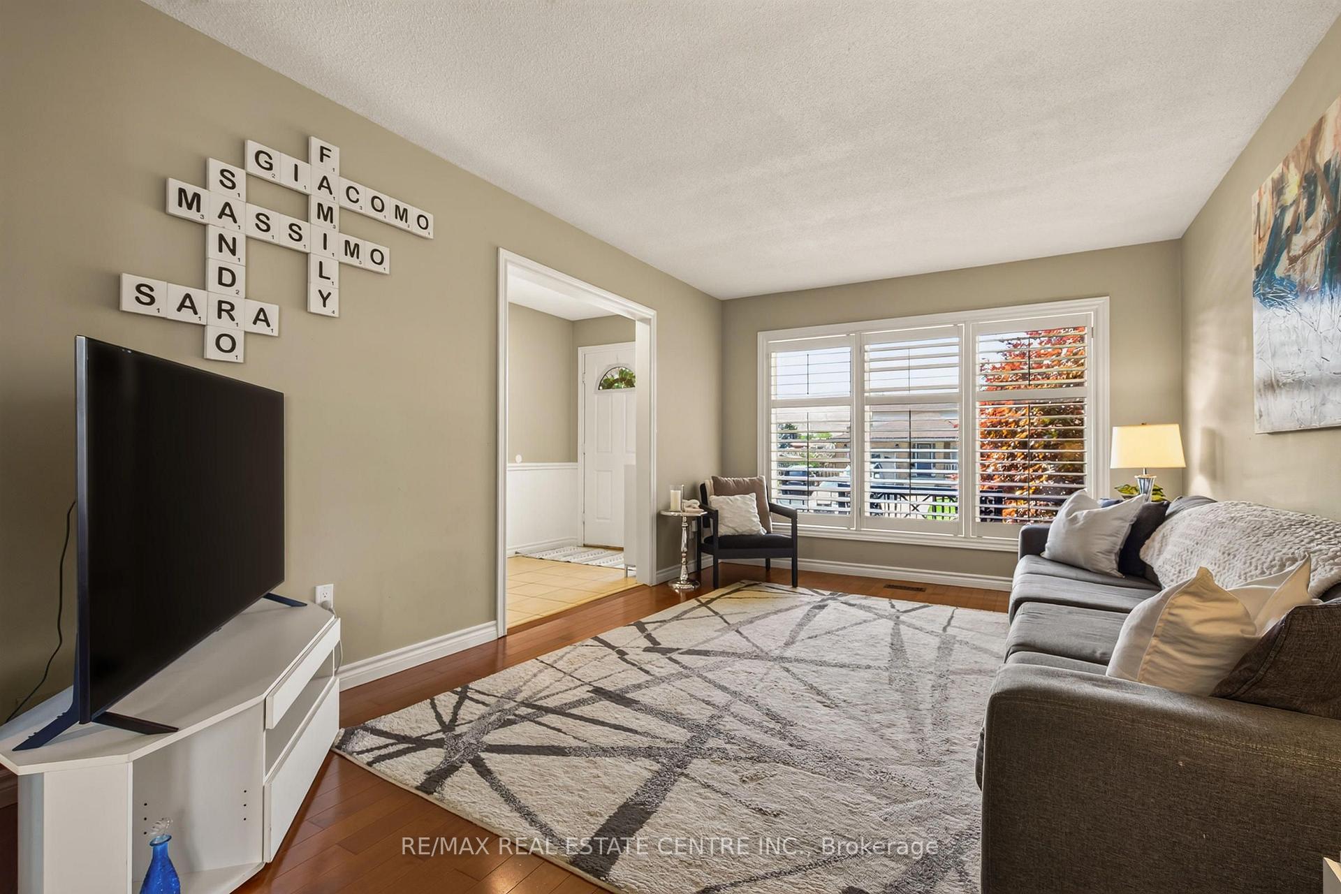 Photo 7 of 39 Trenholme Crescent, Hamilton, Trenholme — HOMEH