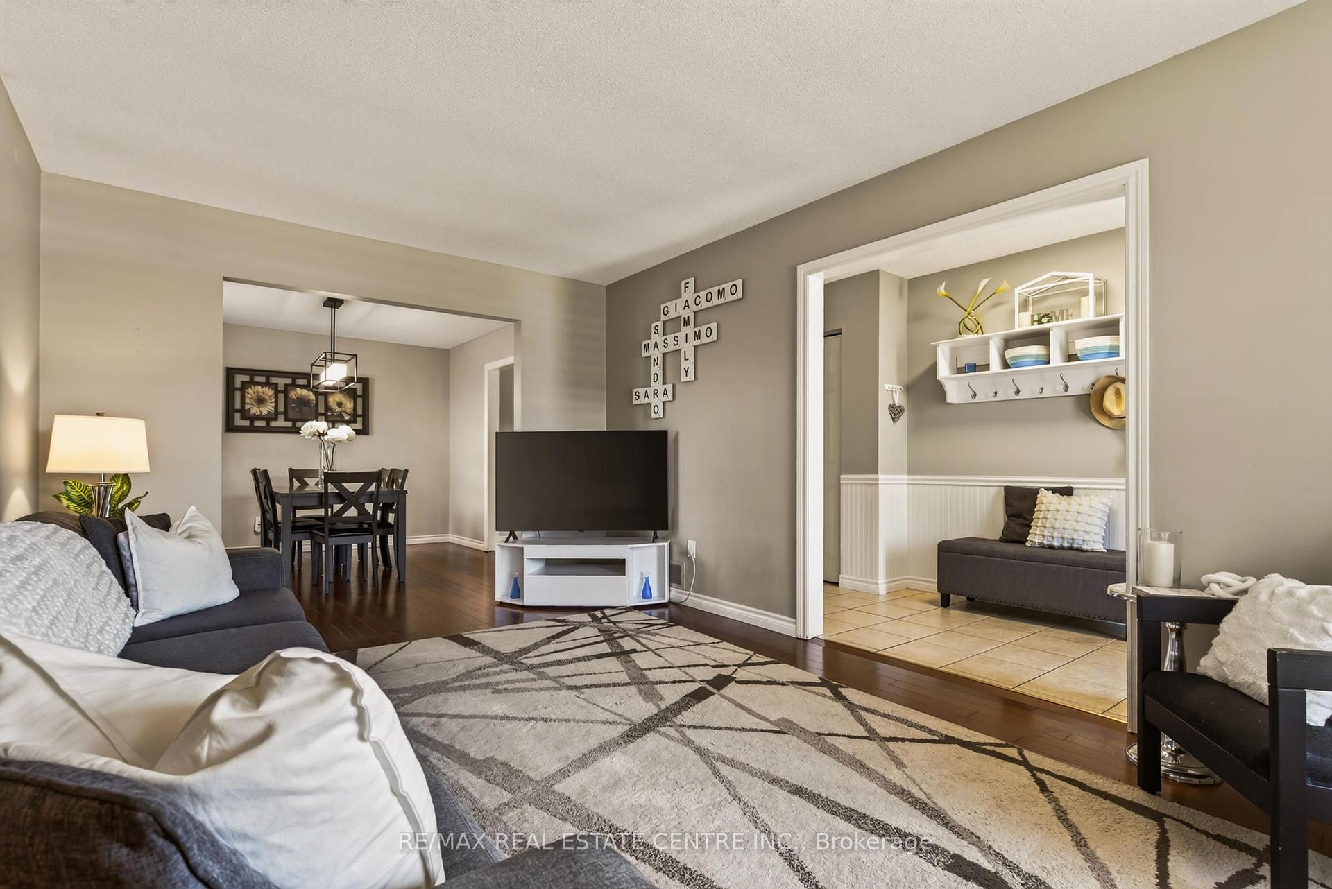 Photo 8 of 39 Trenholme Crescent, Hamilton, Trenholme — HOMEH