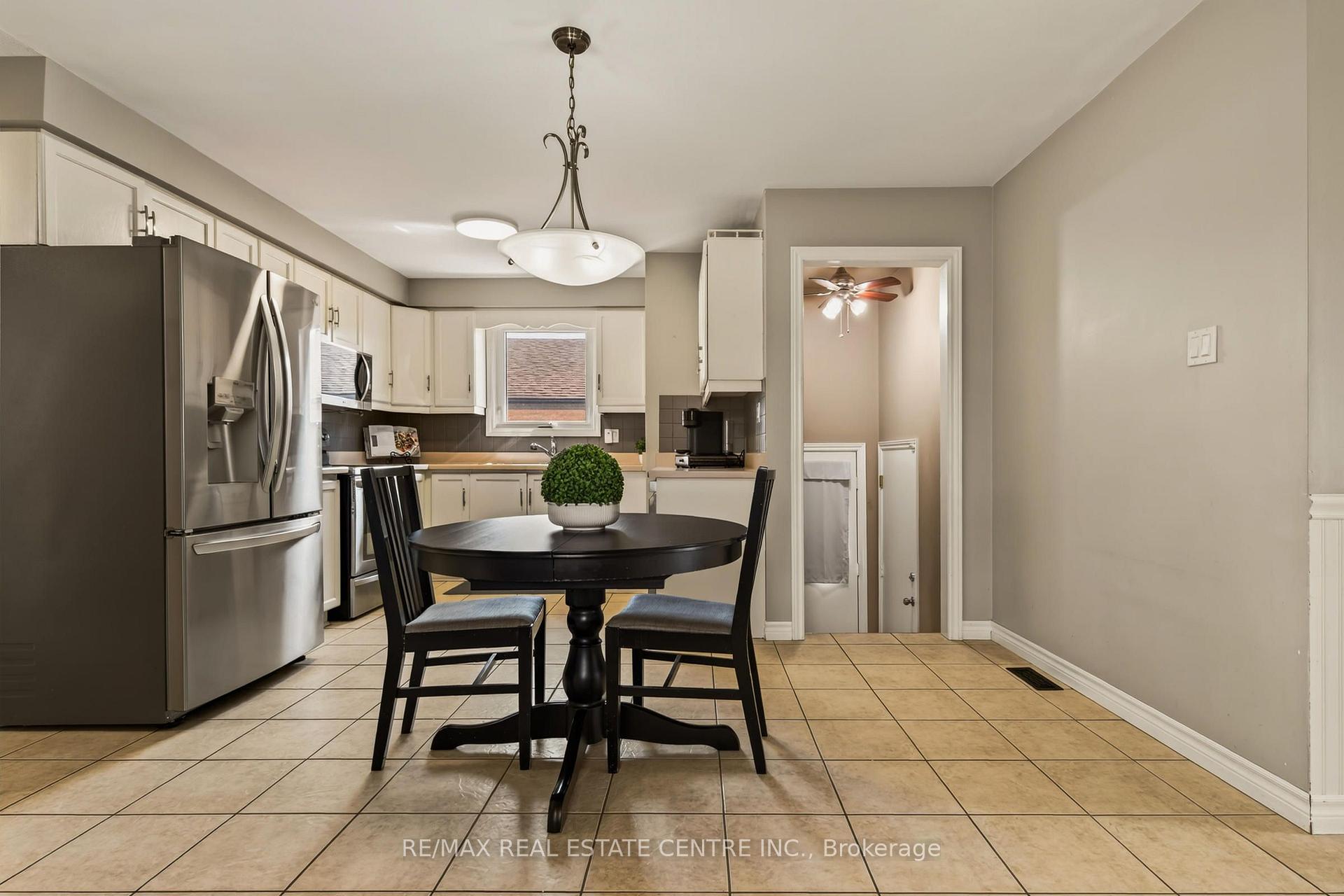 Photo 13 of 39 Trenholme Crescent, Hamilton, Trenholme — HOMEH