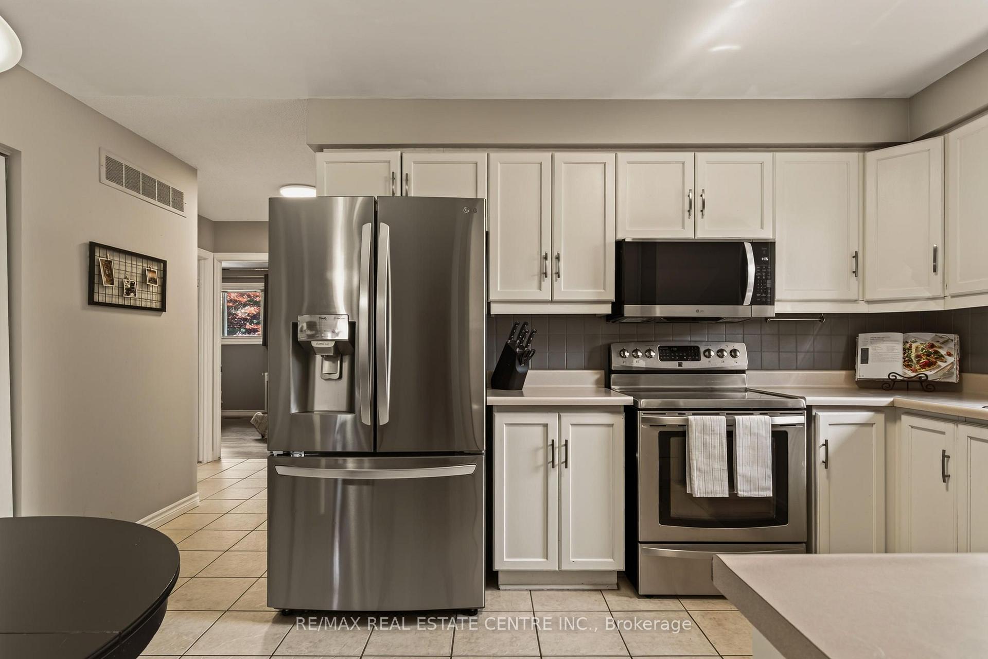 Photo 18 of 39 Trenholme Crescent, Hamilton, Trenholme — HOMEH