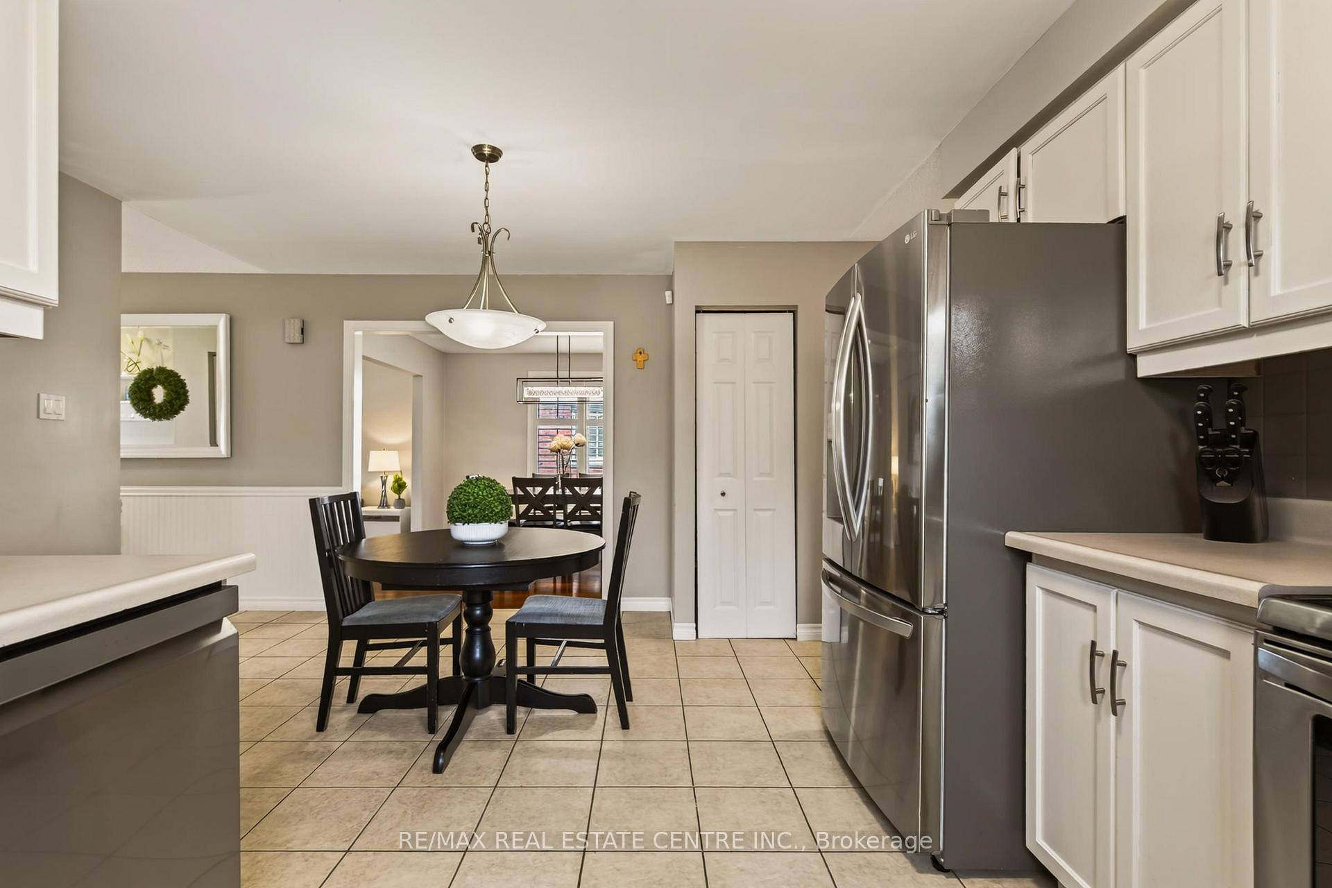 Photo 19 of 39 Trenholme Crescent, Hamilton, Trenholme — HOMEH