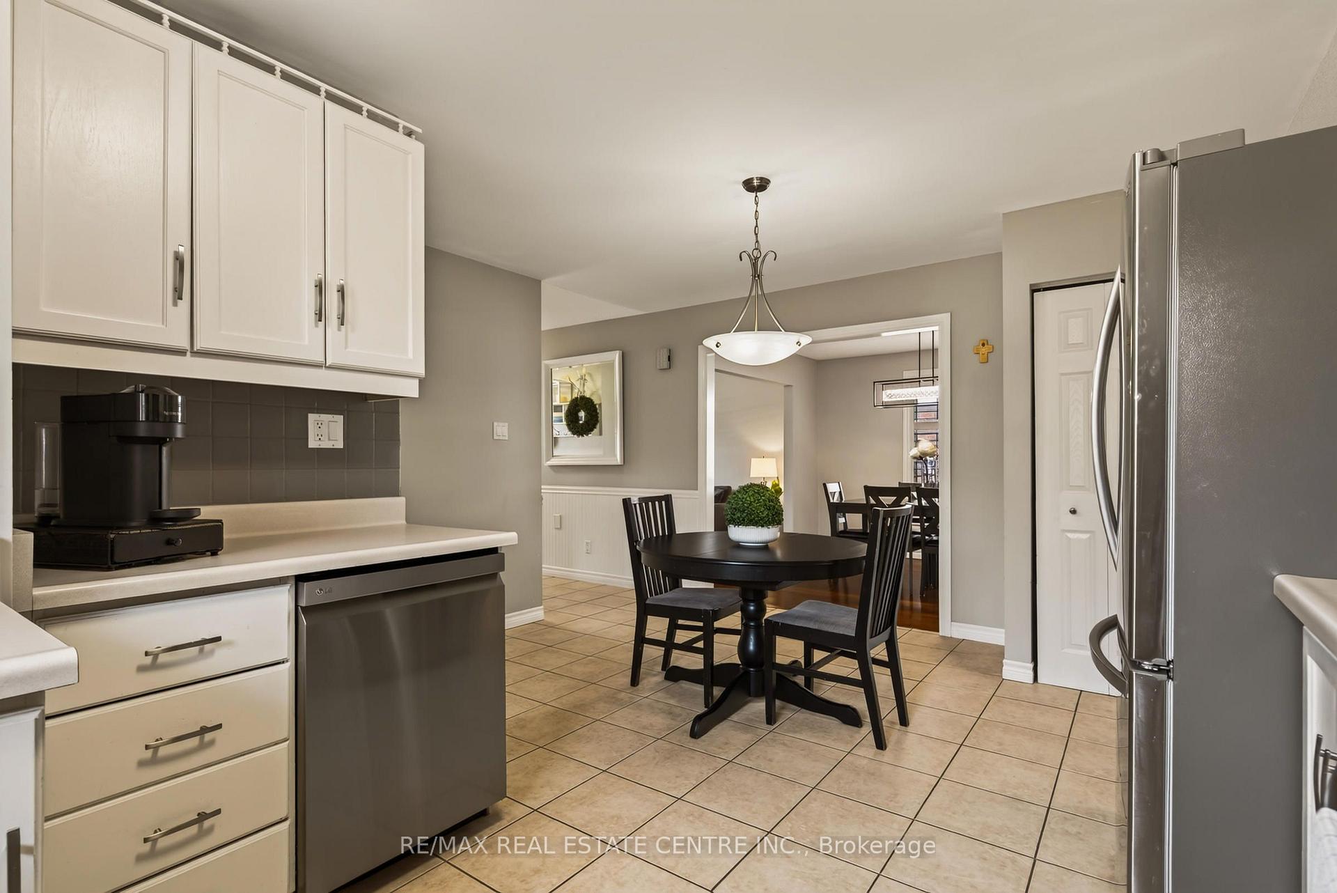 Photo 20 of 39 Trenholme Crescent, Hamilton, Trenholme — HOMEH