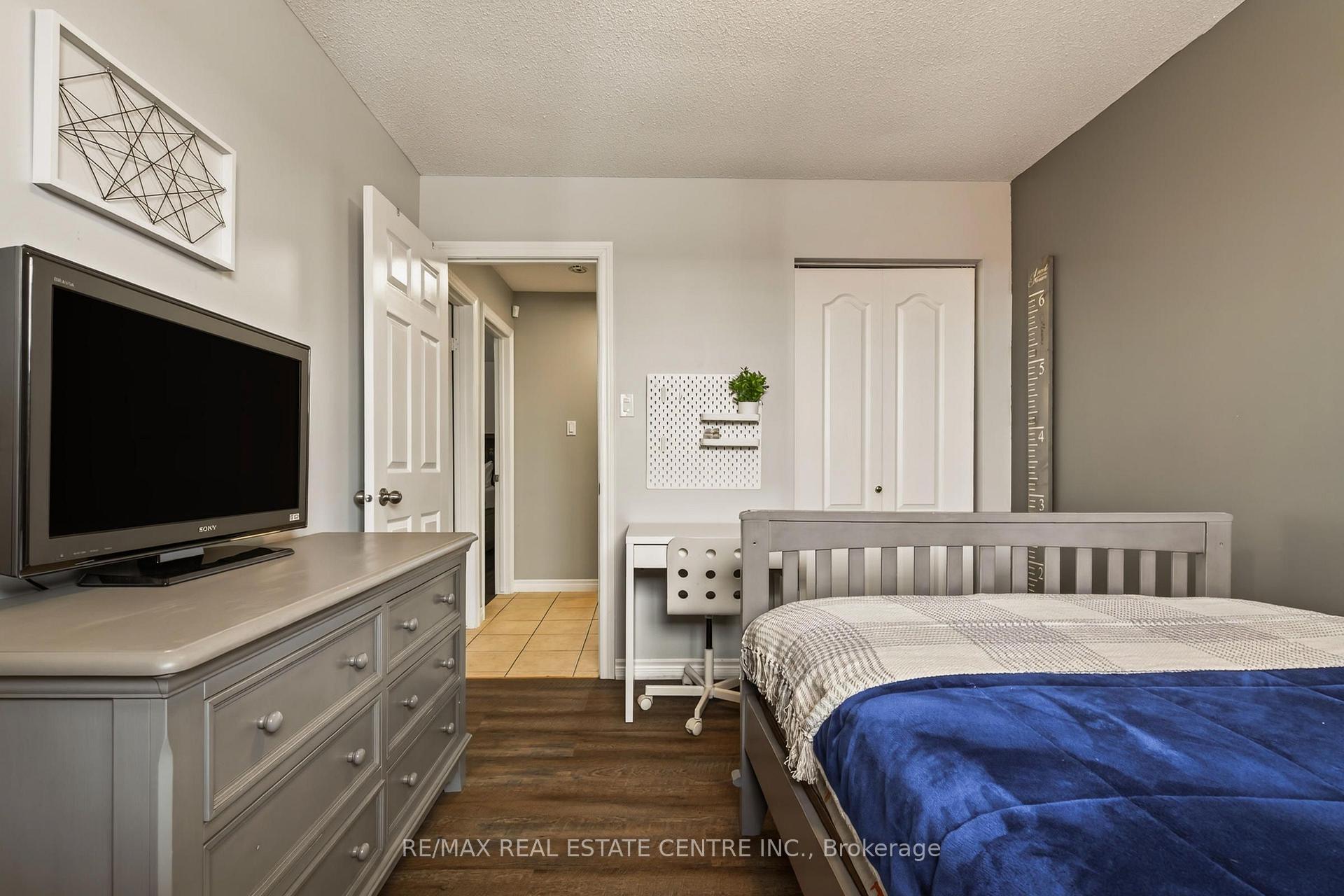 Photo 24 of 39 Trenholme Crescent, Hamilton, Trenholme — HOMEH