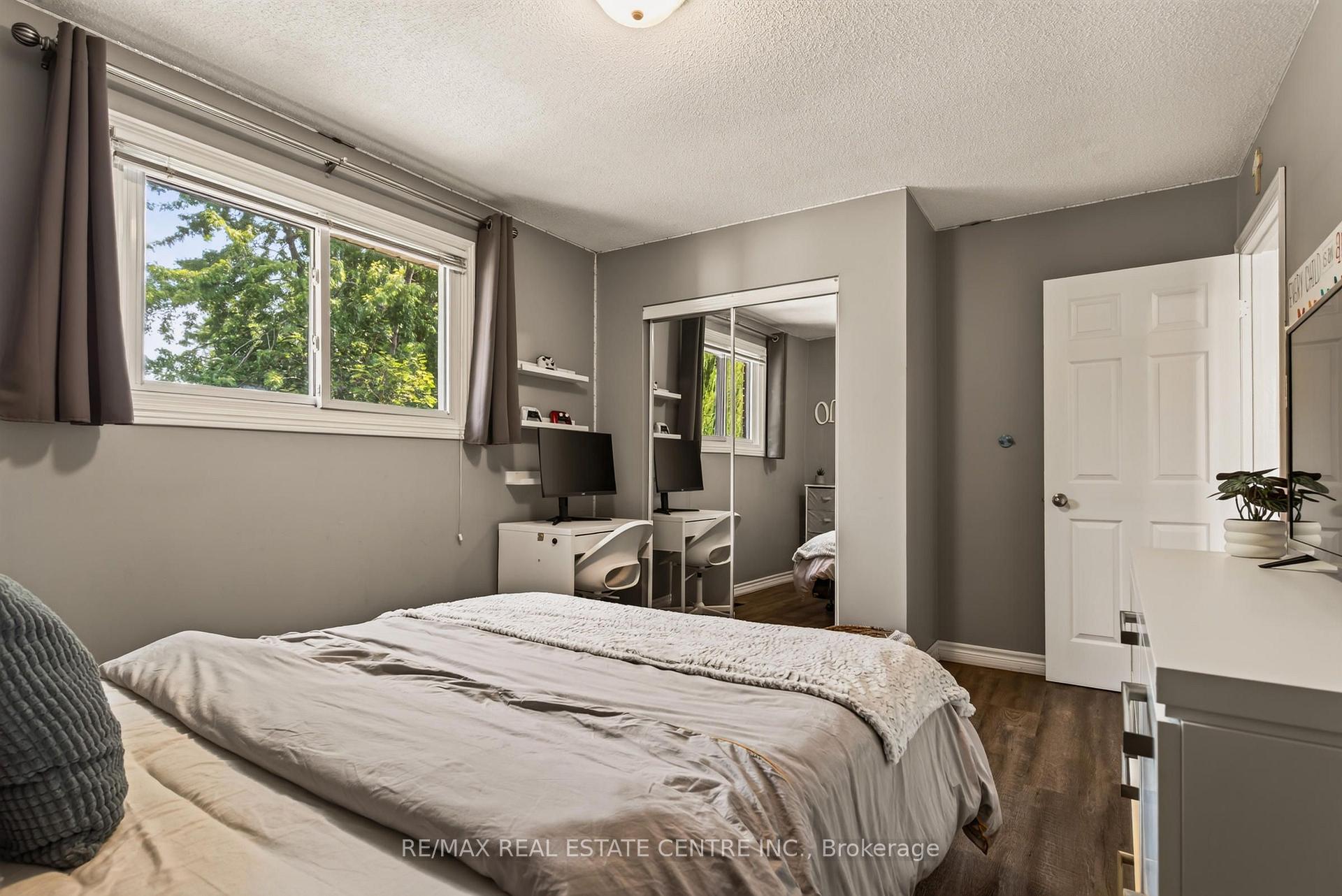 Photo 25 of 39 Trenholme Crescent, Hamilton, Trenholme — HOMEH