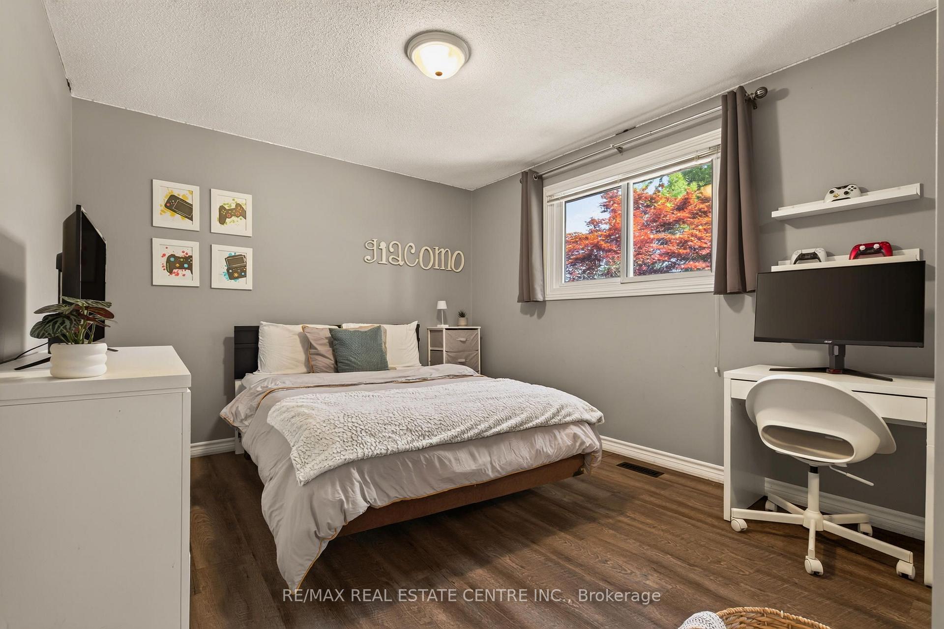 Photo 27 of 39 Trenholme Crescent, Hamilton, Trenholme — HOMEH