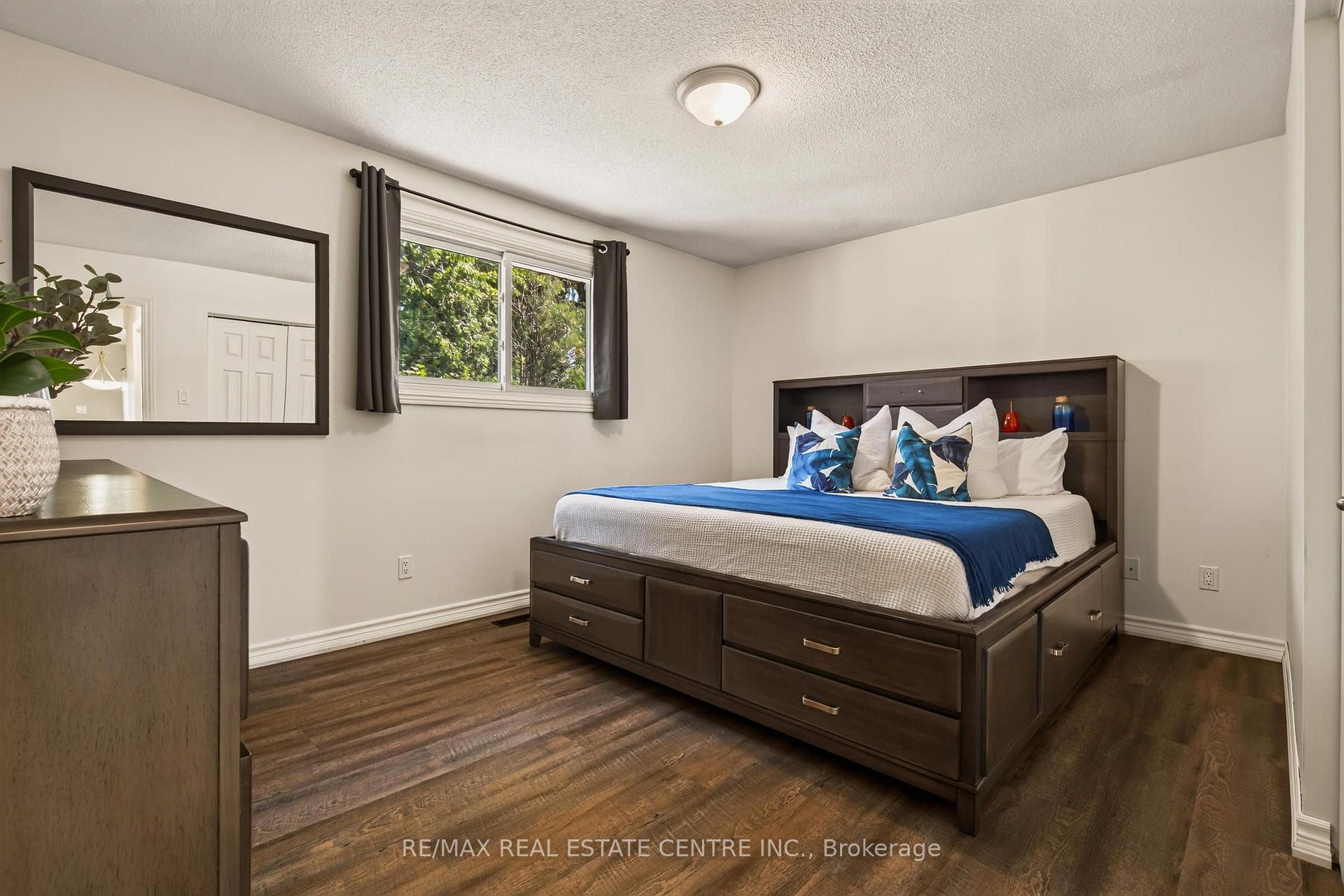 Photo 28 of 39 Trenholme Crescent, Hamilton, Trenholme — HOMEH