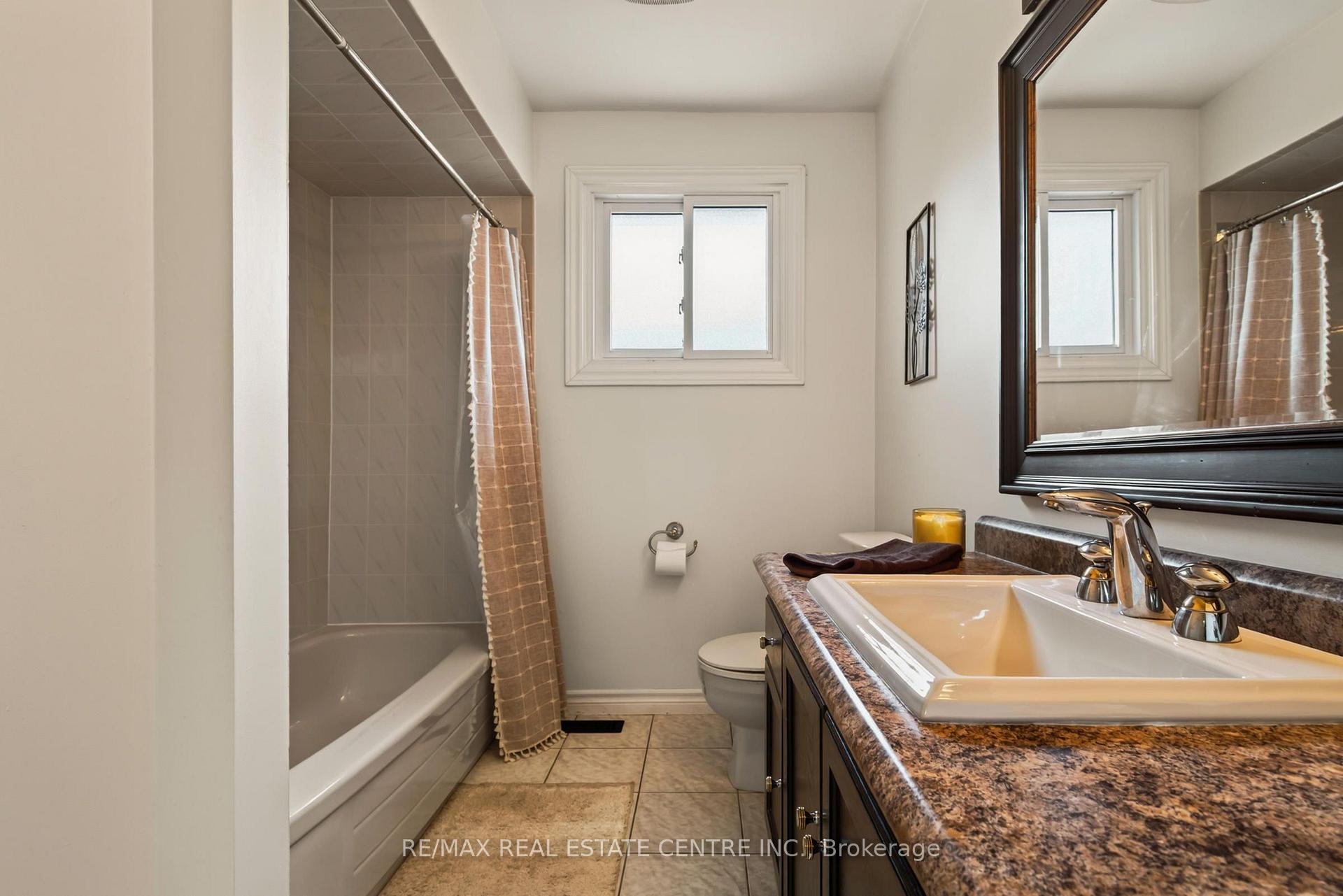Photo 31 of 39 Trenholme Crescent, Hamilton, Trenholme — HOMEH