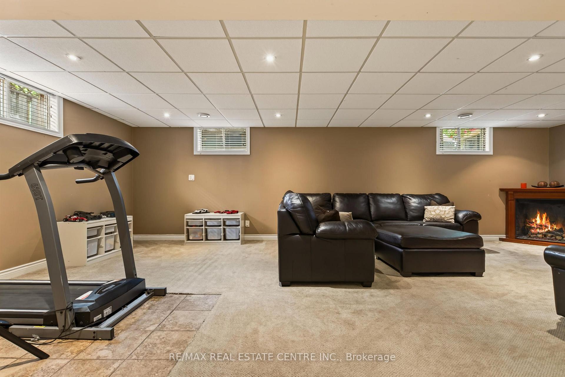 Photo 33 of 39 Trenholme Crescent, Hamilton, Trenholme — HOMEH
