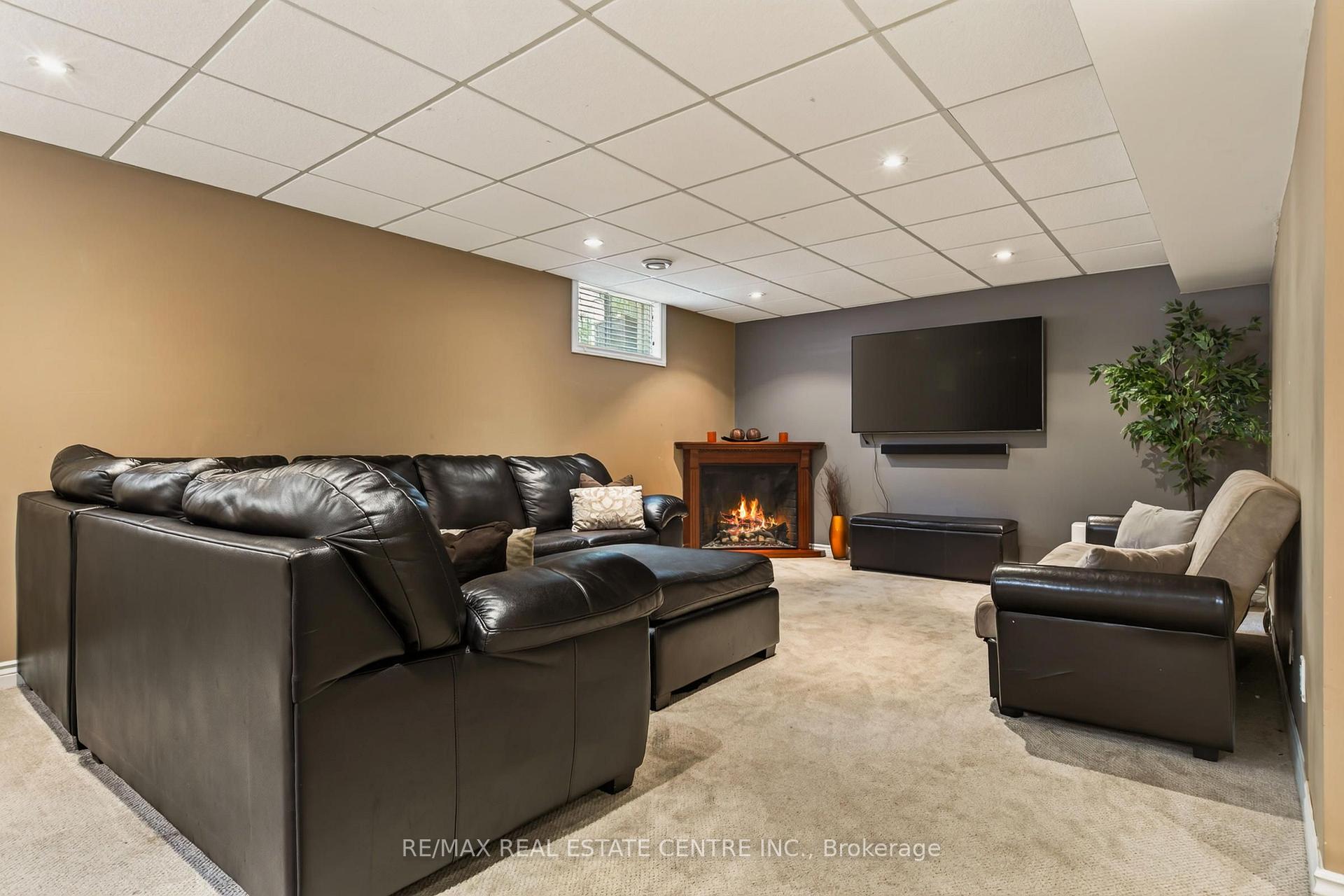 Photo 34 of 39 Trenholme Crescent, Hamilton, Trenholme — HOMEH