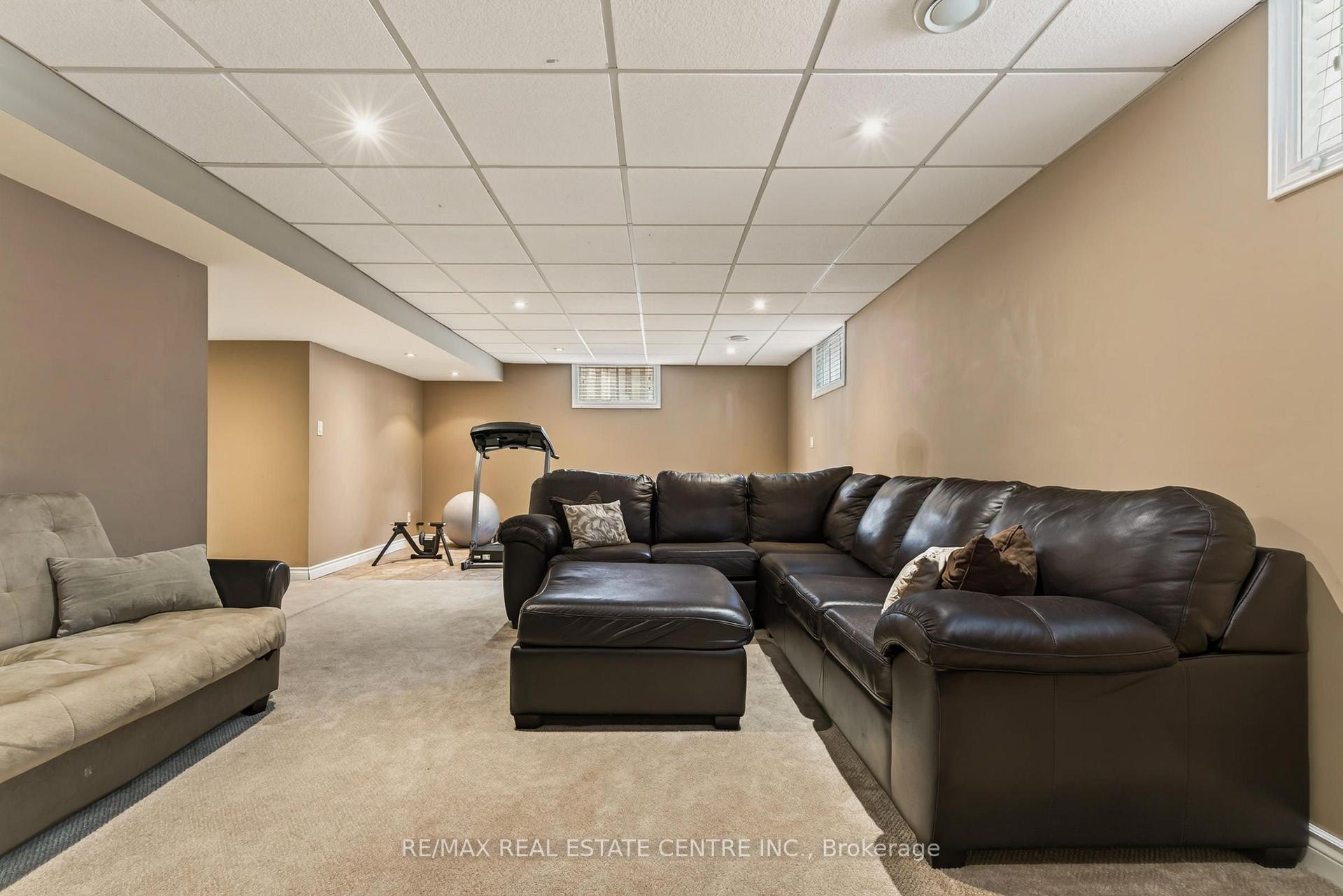 Photo 36 of 39 Trenholme Crescent, Hamilton, Trenholme — HOMEH