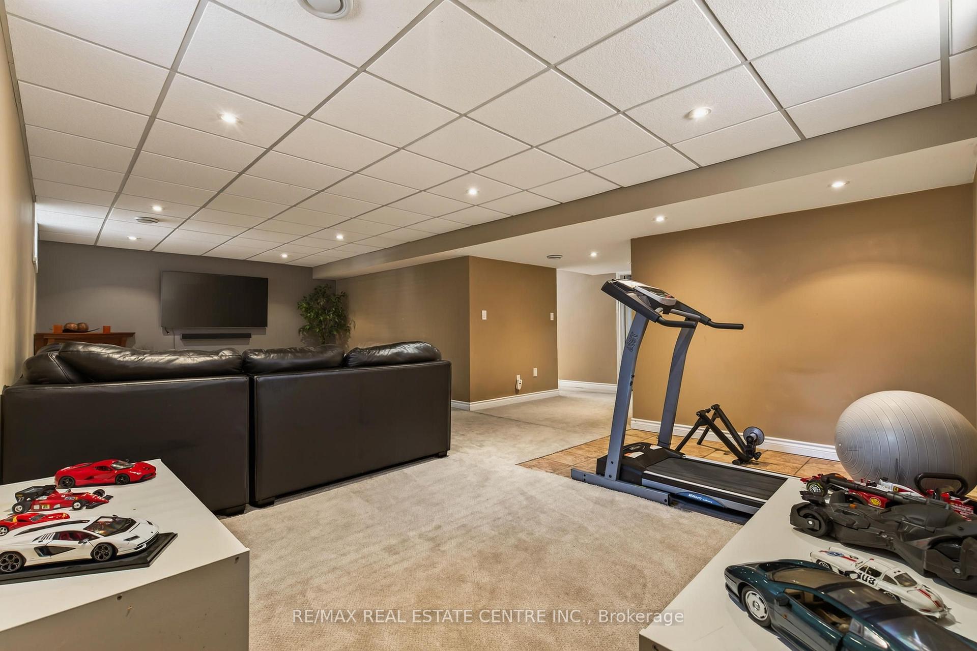 Photo 37 of 39 Trenholme Crescent, Hamilton, Trenholme — HOMEH