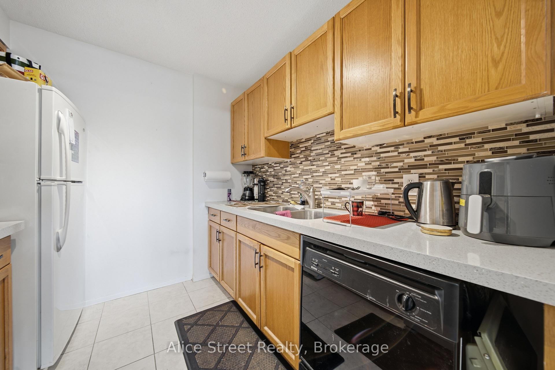 Photo 14 of Unit 607, 358 Waterloo Avenue, Guelph, Junction/Onward Willow — HOMEH