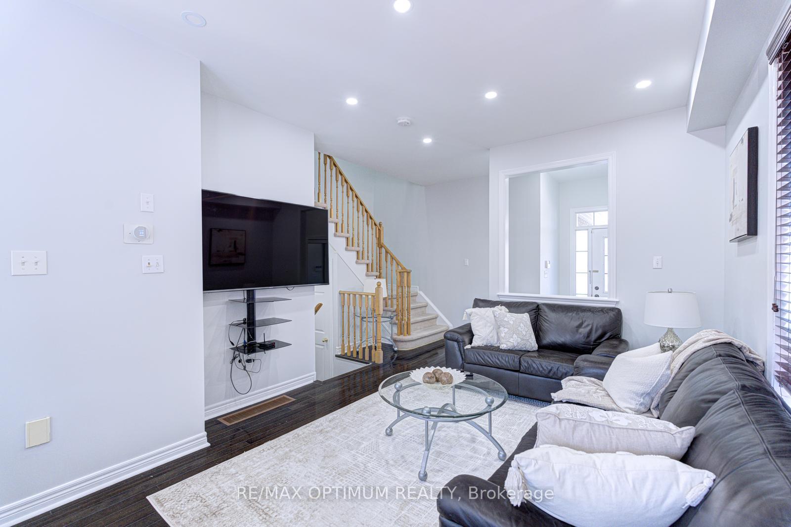 Photo 9 of 118 Nathaniel Crescent, Brampton, Bram West — HOMEH
