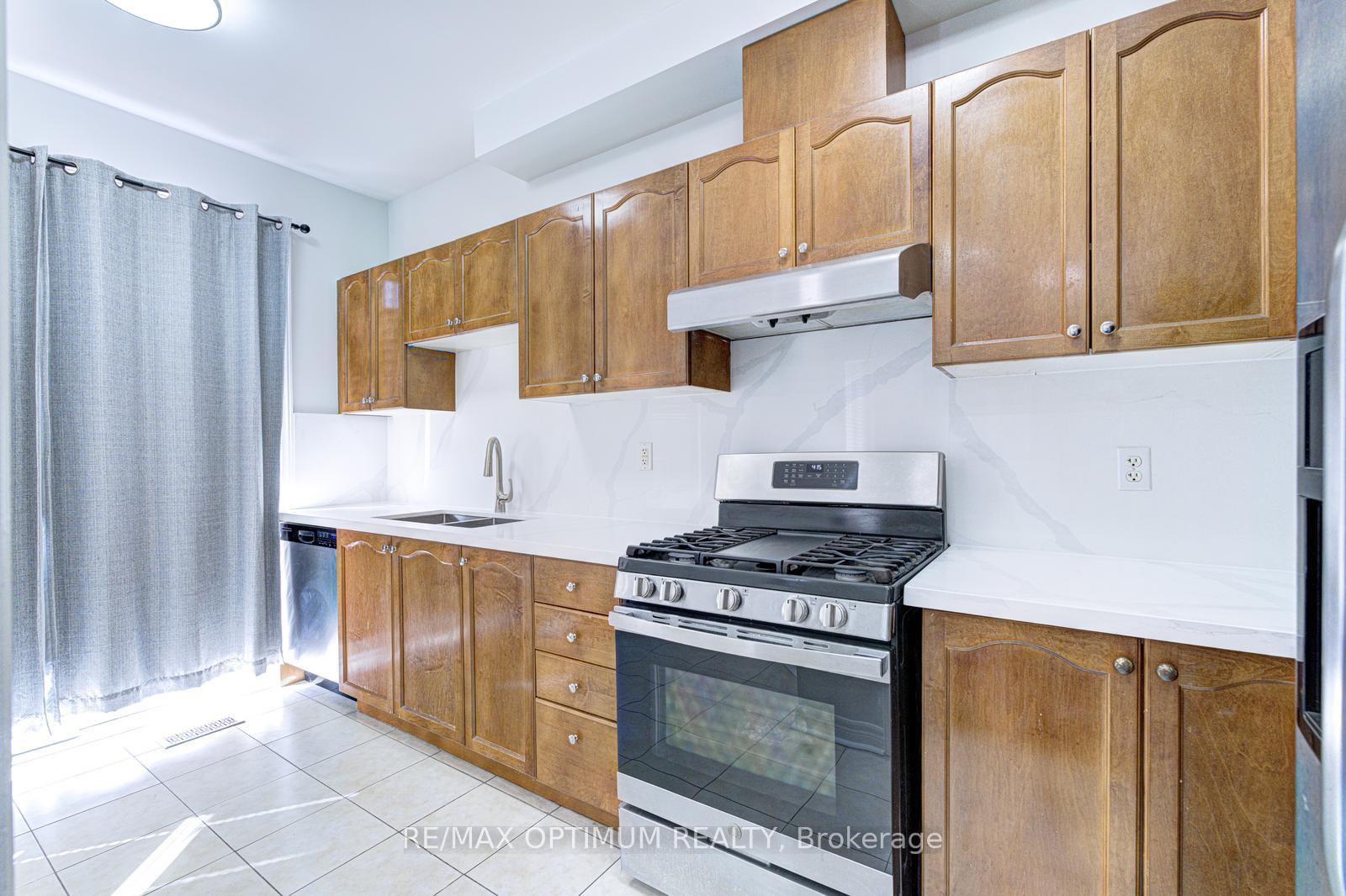 Photo 17 of 118 Nathaniel Crescent, Brampton, Bram West — HOMEH