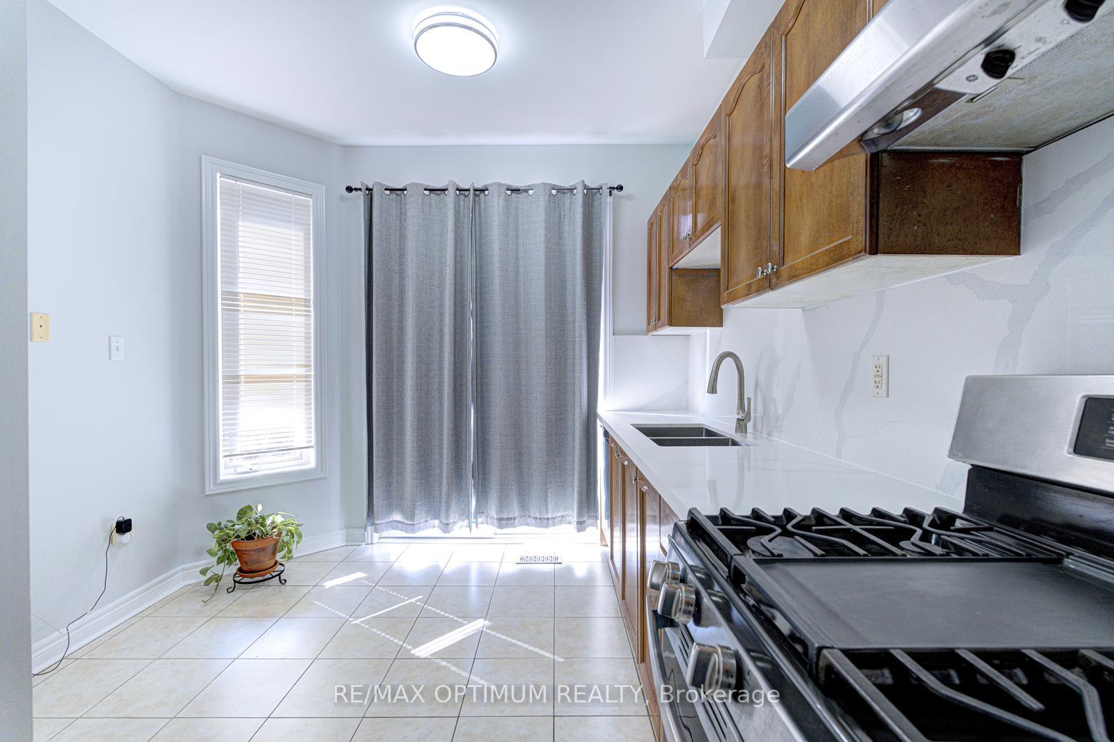 Photo 18 of 118 Nathaniel Crescent, Brampton, Bram West — HOMEH