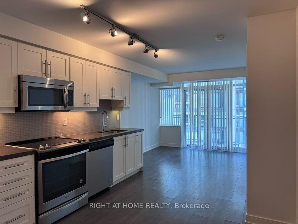Front of Unit 1232, 525 Adelaide Street W