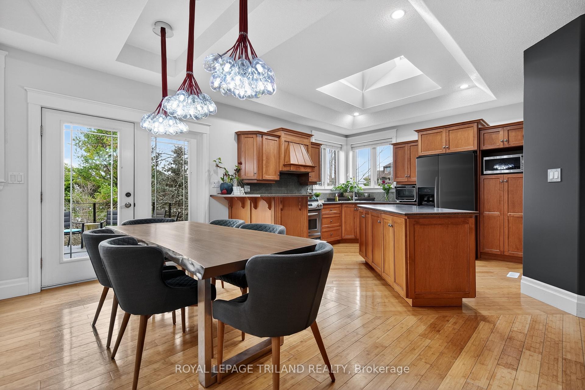 Photo 8 of 24 Earlscourt Terrace, Middlesex Centre, Kilworth — HOMEH