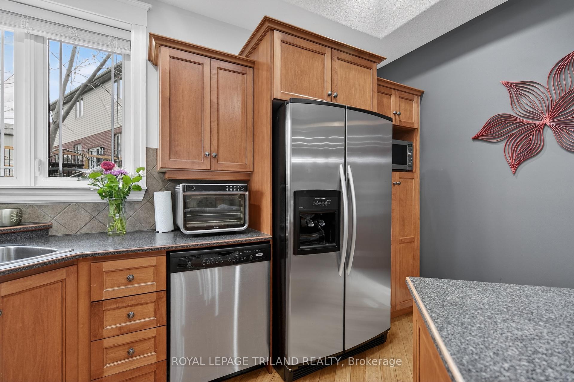 Photo 10 of 24 Earlscourt Terrace, Middlesex Centre, Kilworth — HOMEH