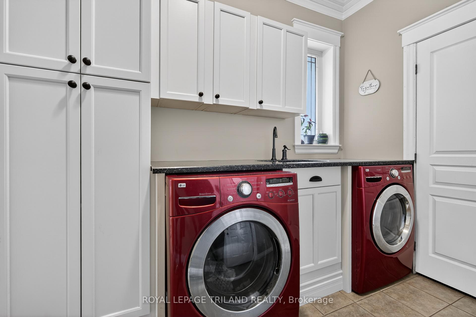 Photo 12 of 24 Earlscourt Terrace, Middlesex Centre, Kilworth — HOMEH