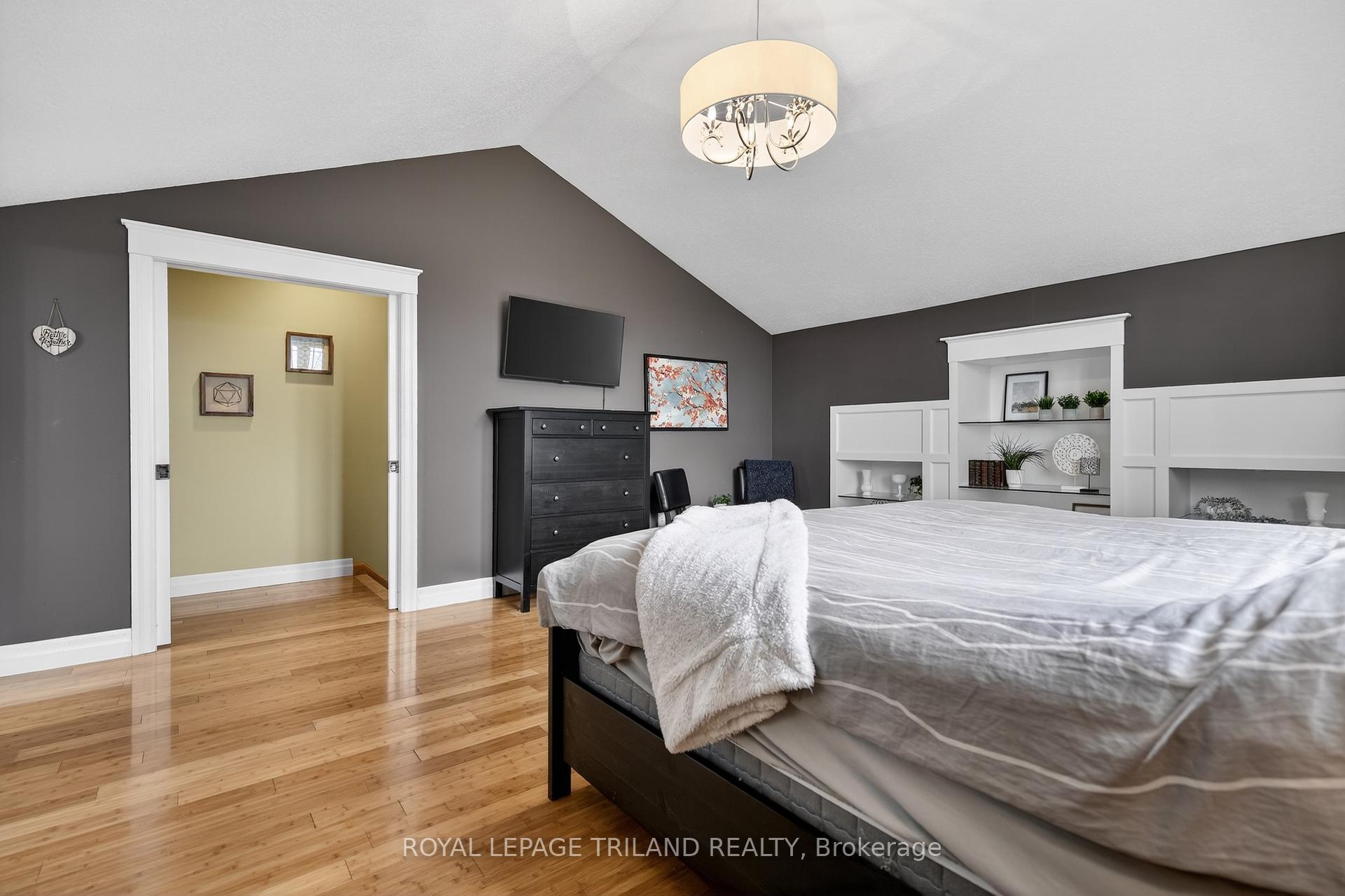 Photo 19 of 24 Earlscourt Terrace, Middlesex Centre, Kilworth — HOMEH