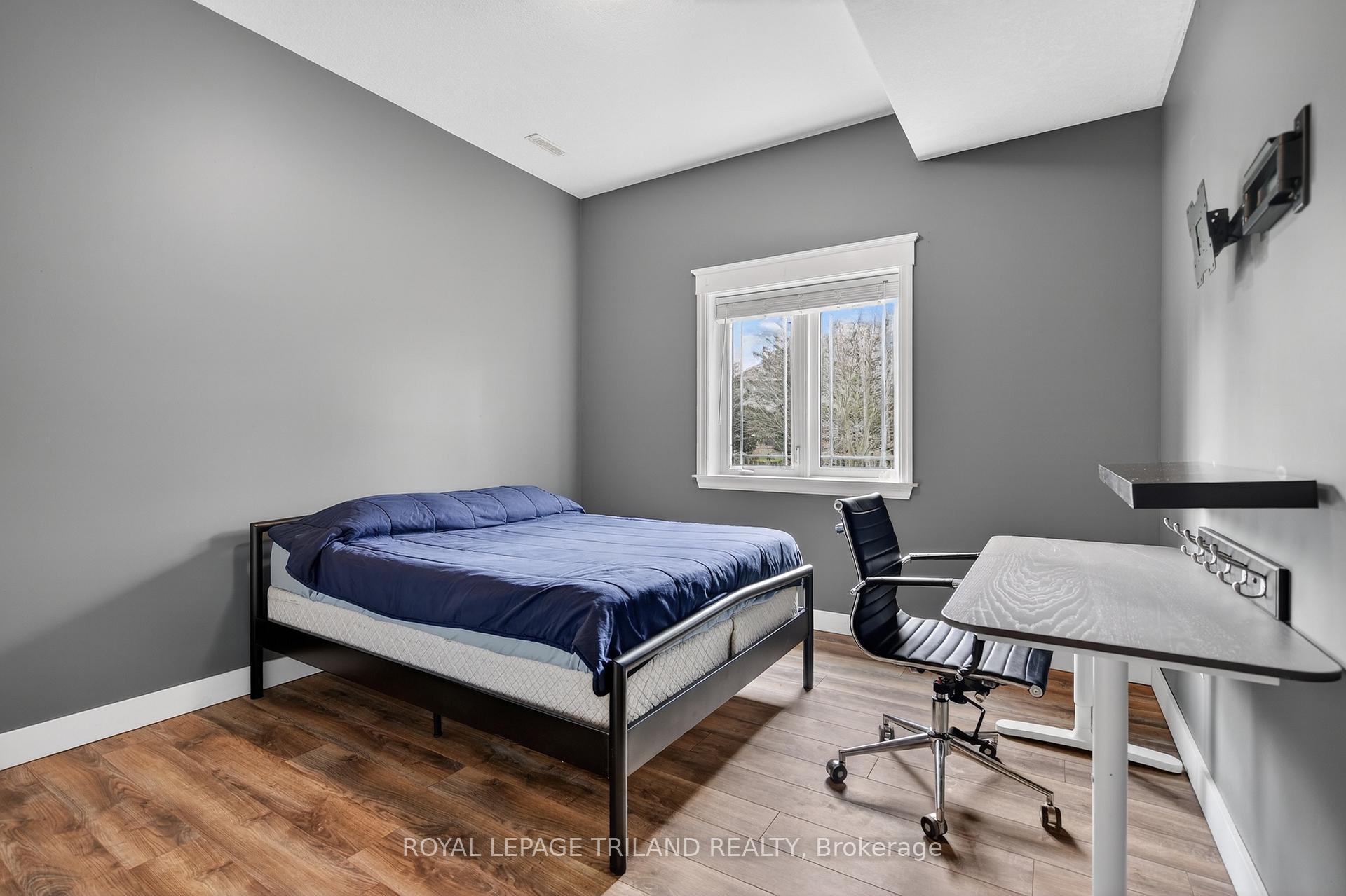 Photo 26 of 24 Earlscourt Terrace, Middlesex Centre, Kilworth — HOMEH