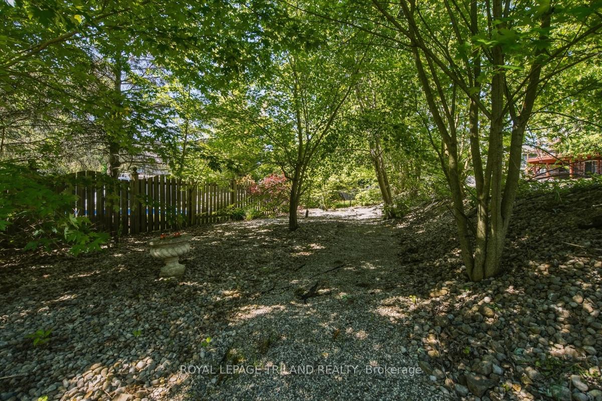 Photo 43 of 24 Earlscourt Terrace, Middlesex Centre, Kilworth — HOMEH
